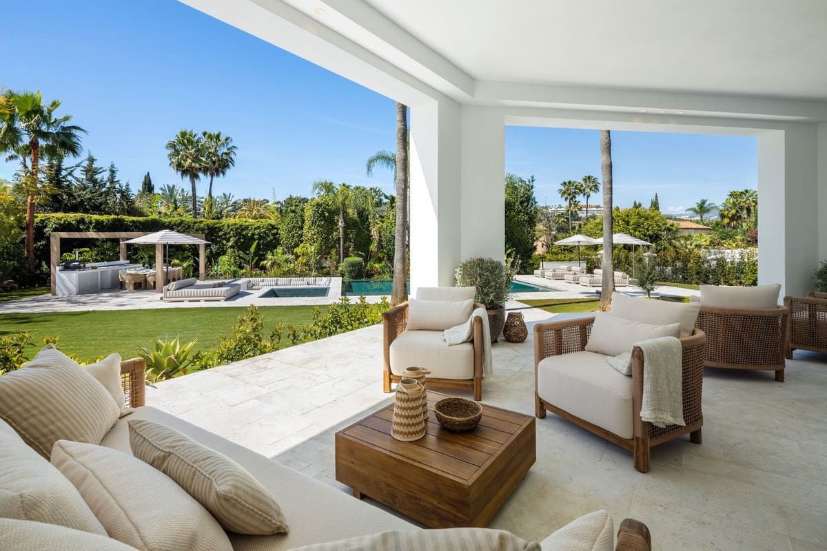 5 bedroom Villa for sale in Nueva Andalucia with pool garage - € 7,995,000 (Ref: 10054818)