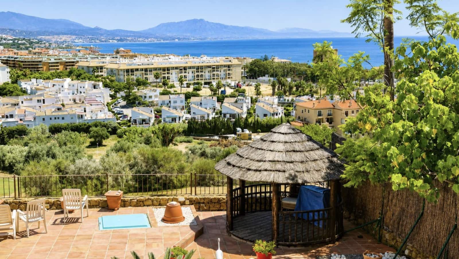 5 soveværelse Villa til salg i La Duquesa / Puerto de la Duquesa med swimmingpool garage - € 980.000 (Ref: 10067176)
