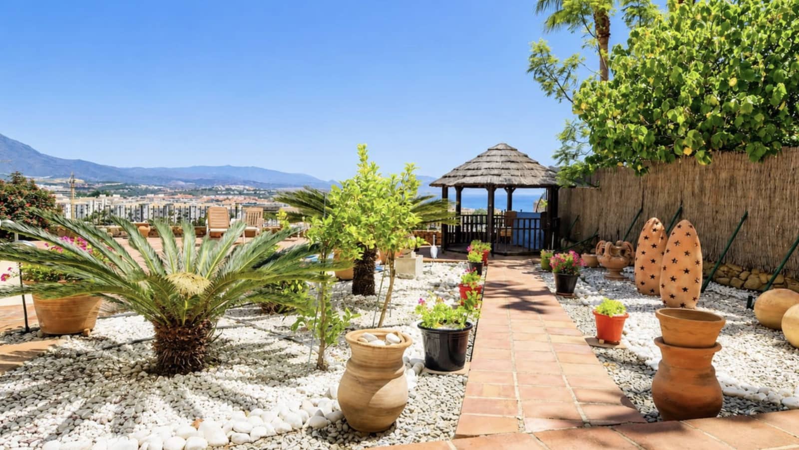 5 soveværelse Villa til salg i La Duquesa / Puerto de la Duquesa med swimmingpool garage - € 980.000 (Ref: 10067176)