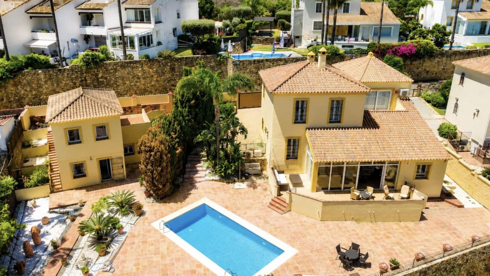5 soveværelse Villa til salg i La Duquesa / Puerto de la Duquesa med swimmingpool garage - € 980.000 (Ref: 10067176)