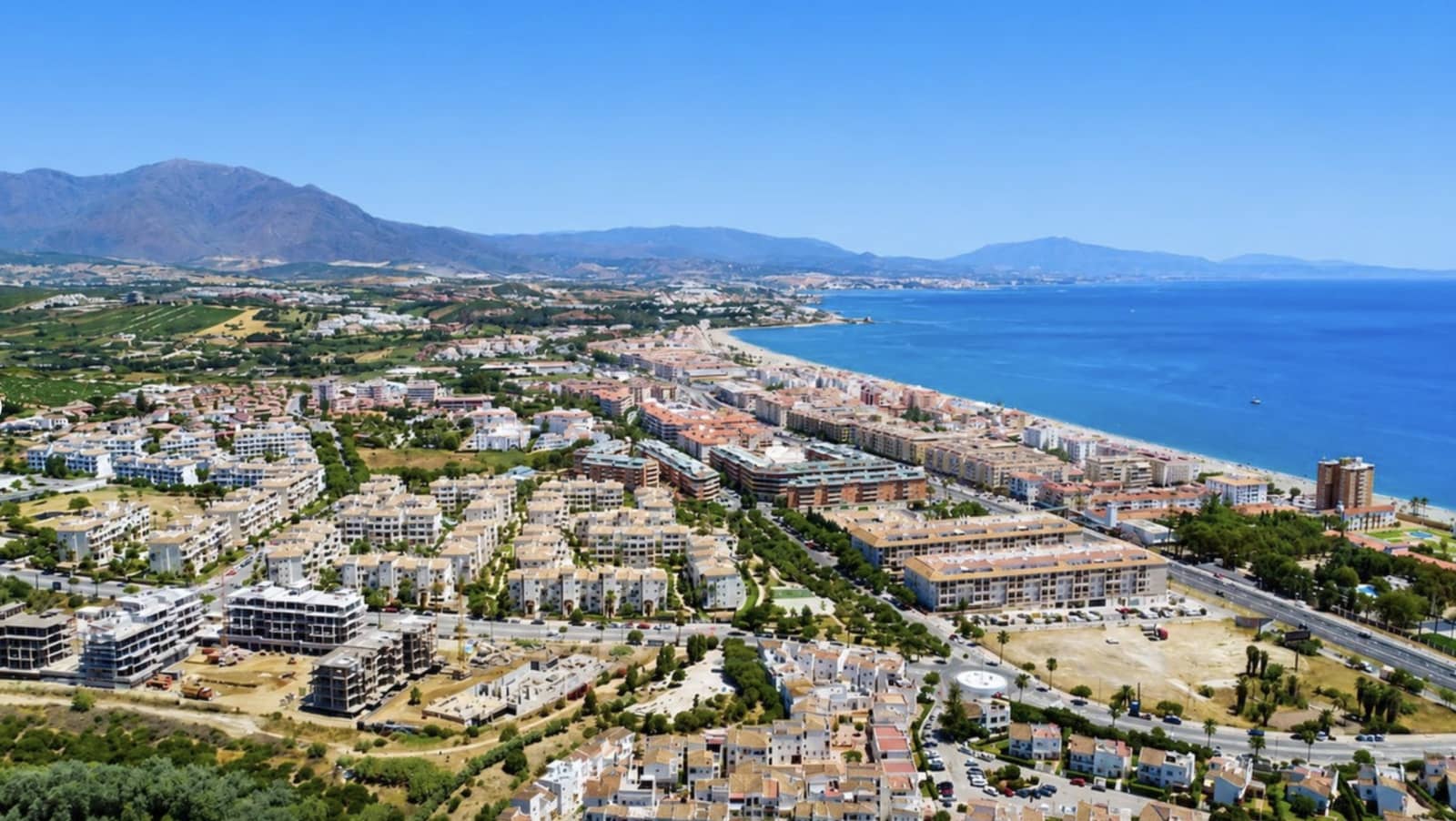 5 soveværelse Villa til salg i La Duquesa / Puerto de la Duquesa med swimmingpool garage - € 980.000 (Ref: 10067176)