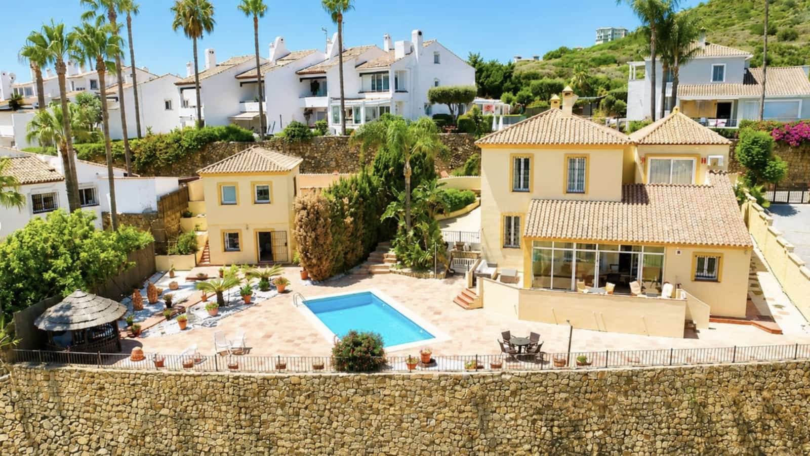 5 soveværelse Villa til salg i La Duquesa / Puerto de la Duquesa med swimmingpool garage - € 980.000 (Ref: 10067176)