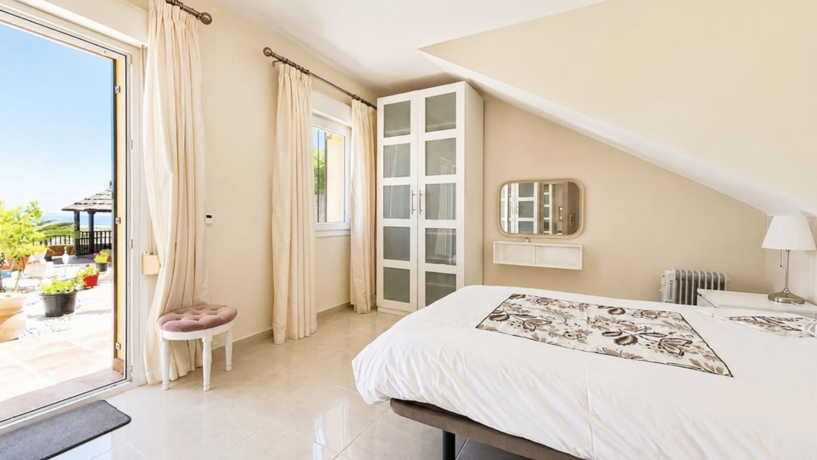 5 soveværelse Villa til salg i La Duquesa / Puerto de la Duquesa med swimmingpool garage - € 980.000 (Ref: 10067176)