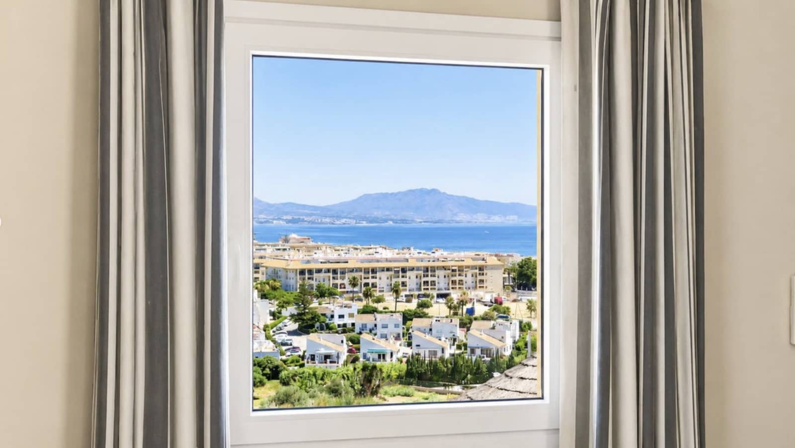 5 soveværelse Villa til salg i La Duquesa / Puerto de la Duquesa med swimmingpool garage - € 980.000 (Ref: 10067176)