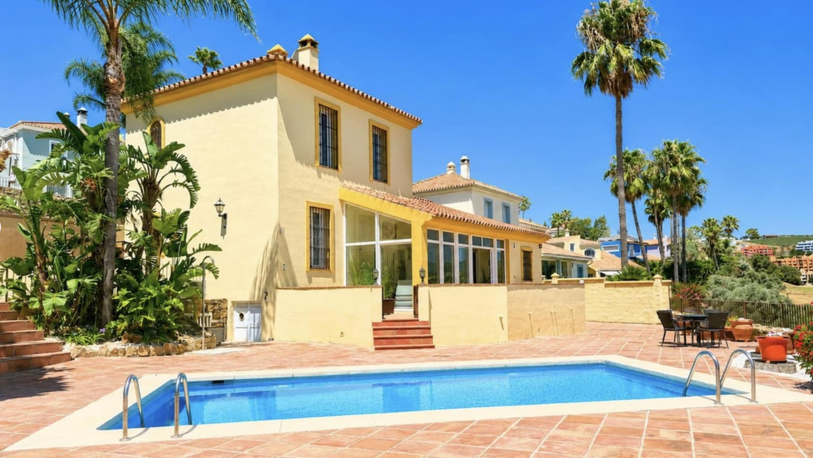 5 soveværelse Villa til salg i La Duquesa / Puerto de la Duquesa med swimmingpool garage - € 980.000 (Ref: 10067176)