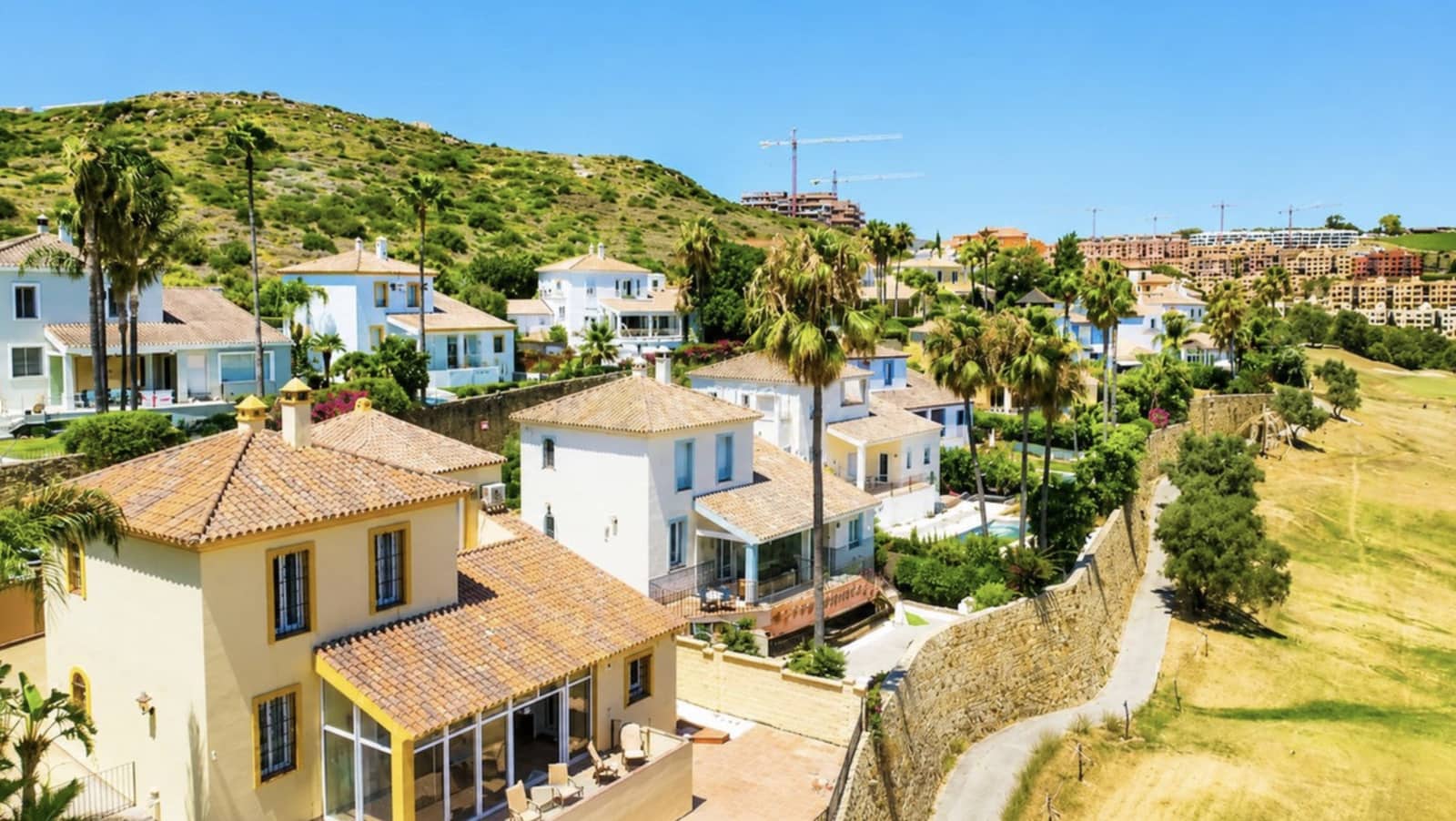 5 soveværelse Villa til salg i La Duquesa / Puerto de la Duquesa med swimmingpool garage - € 980.000 (Ref: 10067176)