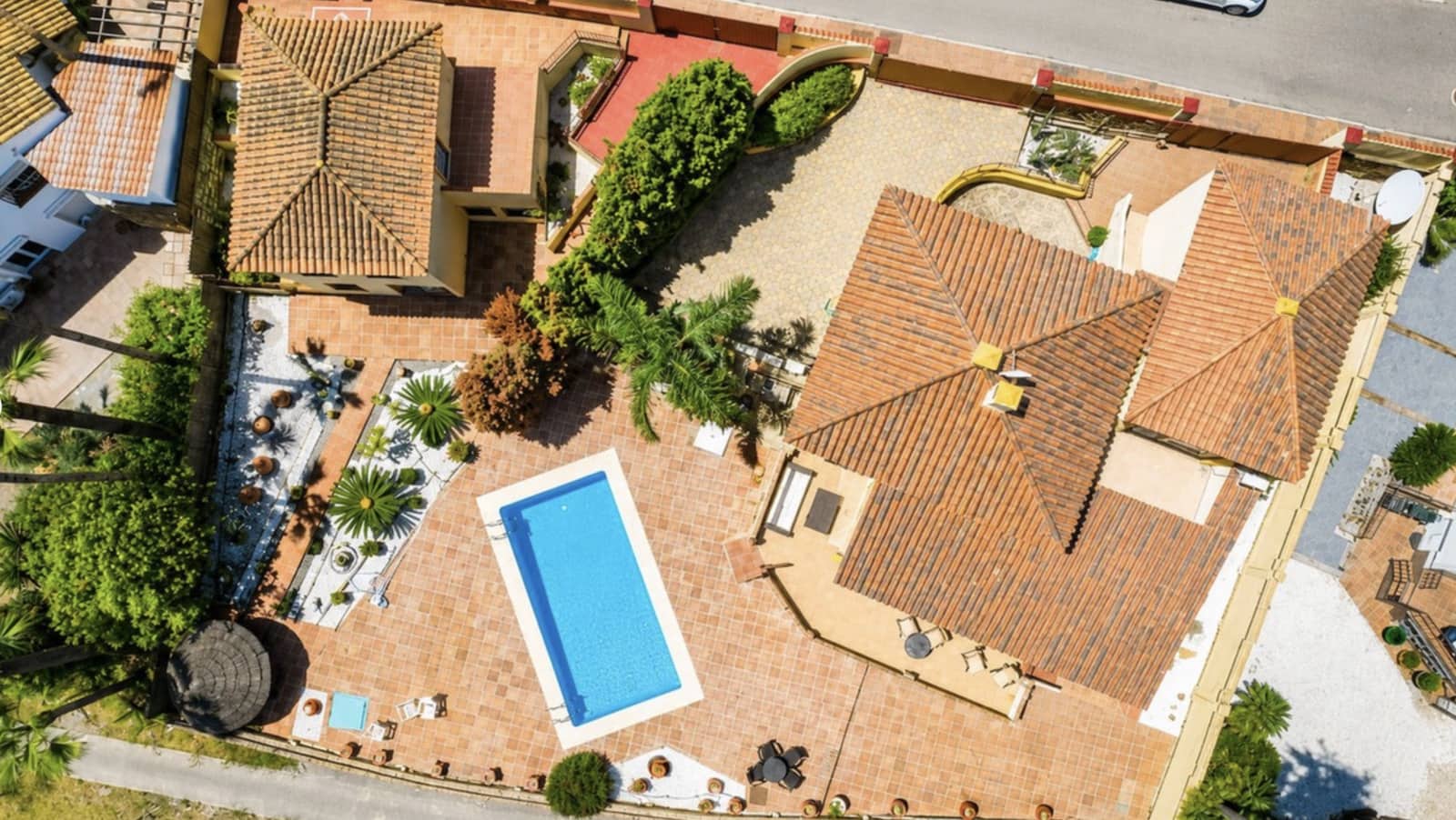 5 soveværelse Villa til salg i La Duquesa / Puerto de la Duquesa med swimmingpool garage - € 980.000 (Ref: 10067176)
