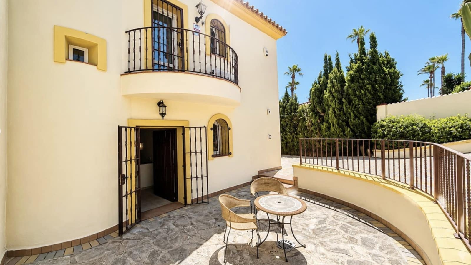 5 soveværelse Villa til salg i La Duquesa / Puerto de la Duquesa med swimmingpool garage - € 980.000 (Ref: 10067176)