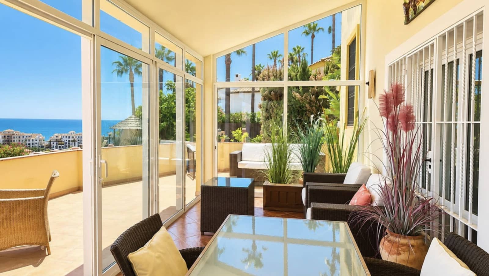 5 soveværelse Villa til salg i La Duquesa / Puerto de la Duquesa med swimmingpool garage - € 980.000 (Ref: 10067176)