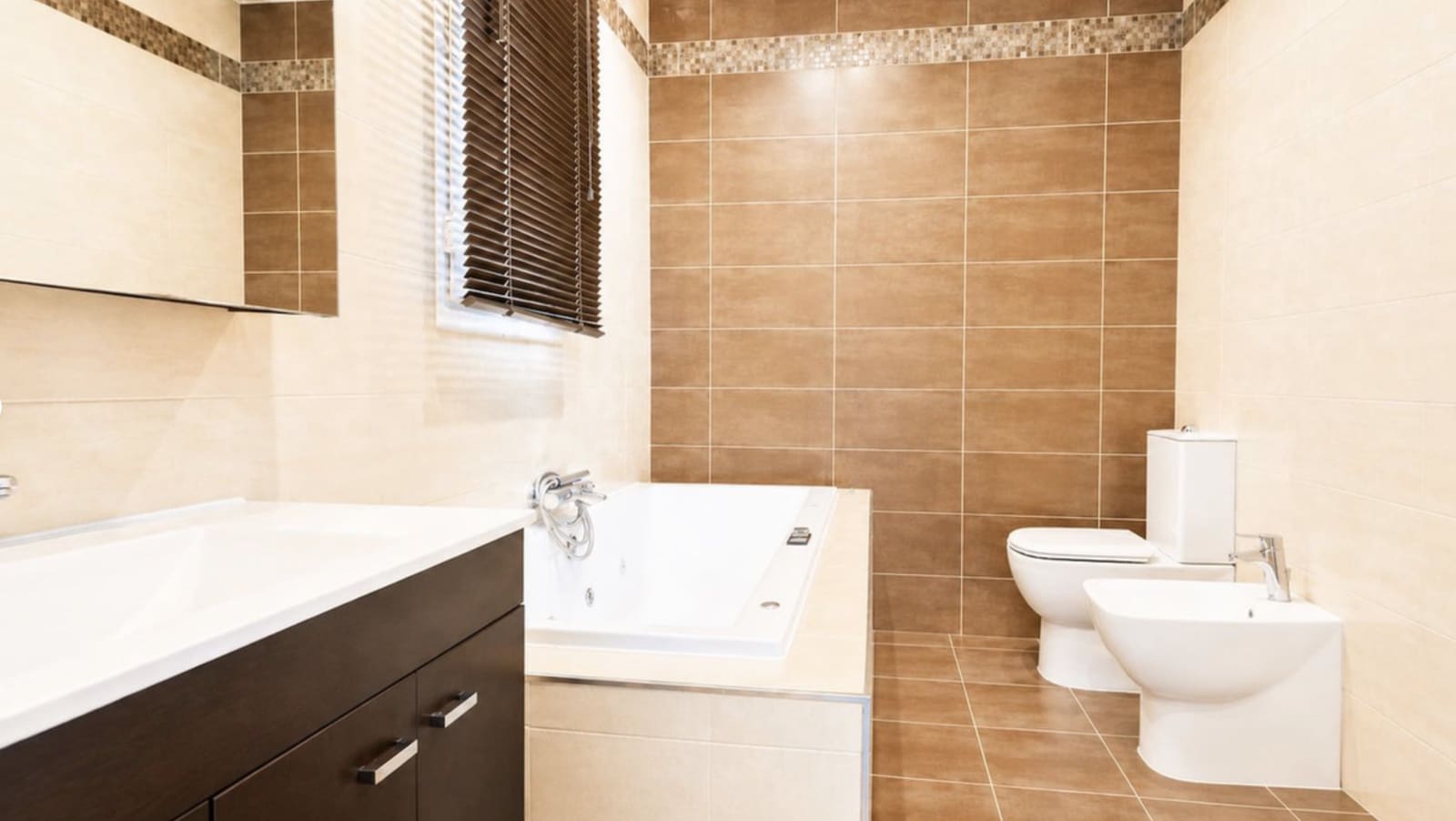 5 soveværelse Villa til salg i La Duquesa / Puerto de la Duquesa med swimmingpool garage - € 980.000 (Ref: 10067176)