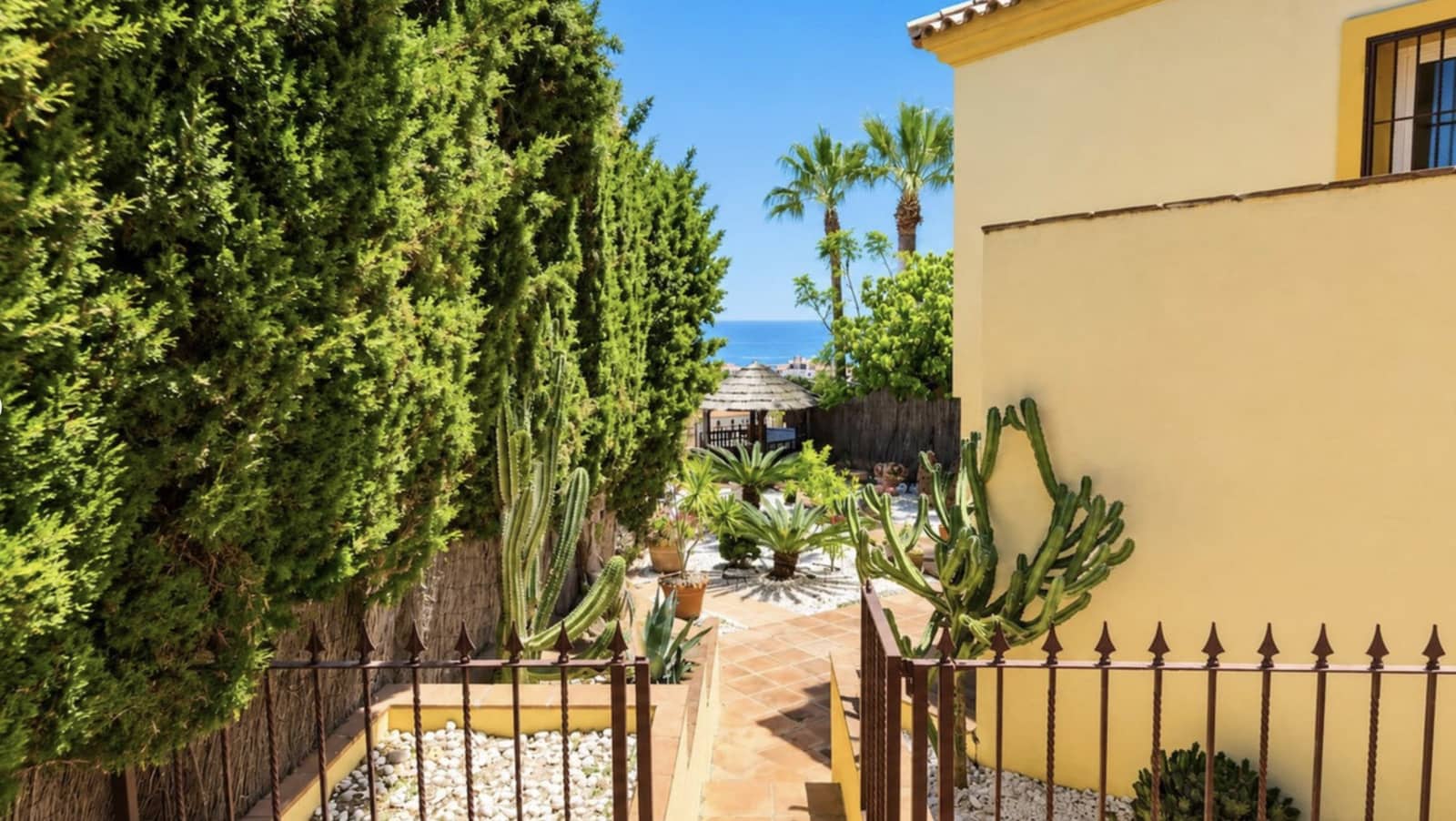 5 soveværelse Villa til salg i La Duquesa / Puerto de la Duquesa med swimmingpool garage - € 980.000 (Ref: 10067176)