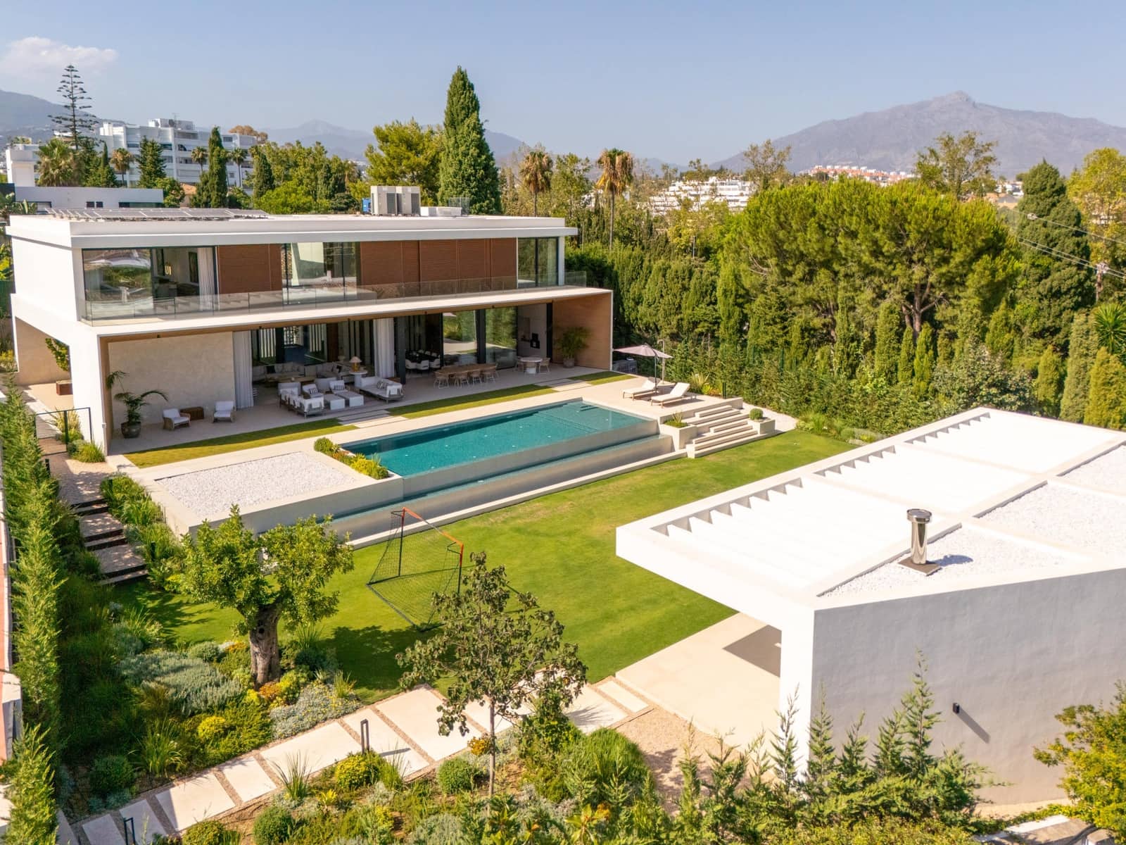 6 chambre Villa/Maison à vendre à Guadalmina avec piscine garage - 5 995 000 € (Ref: 10075393)