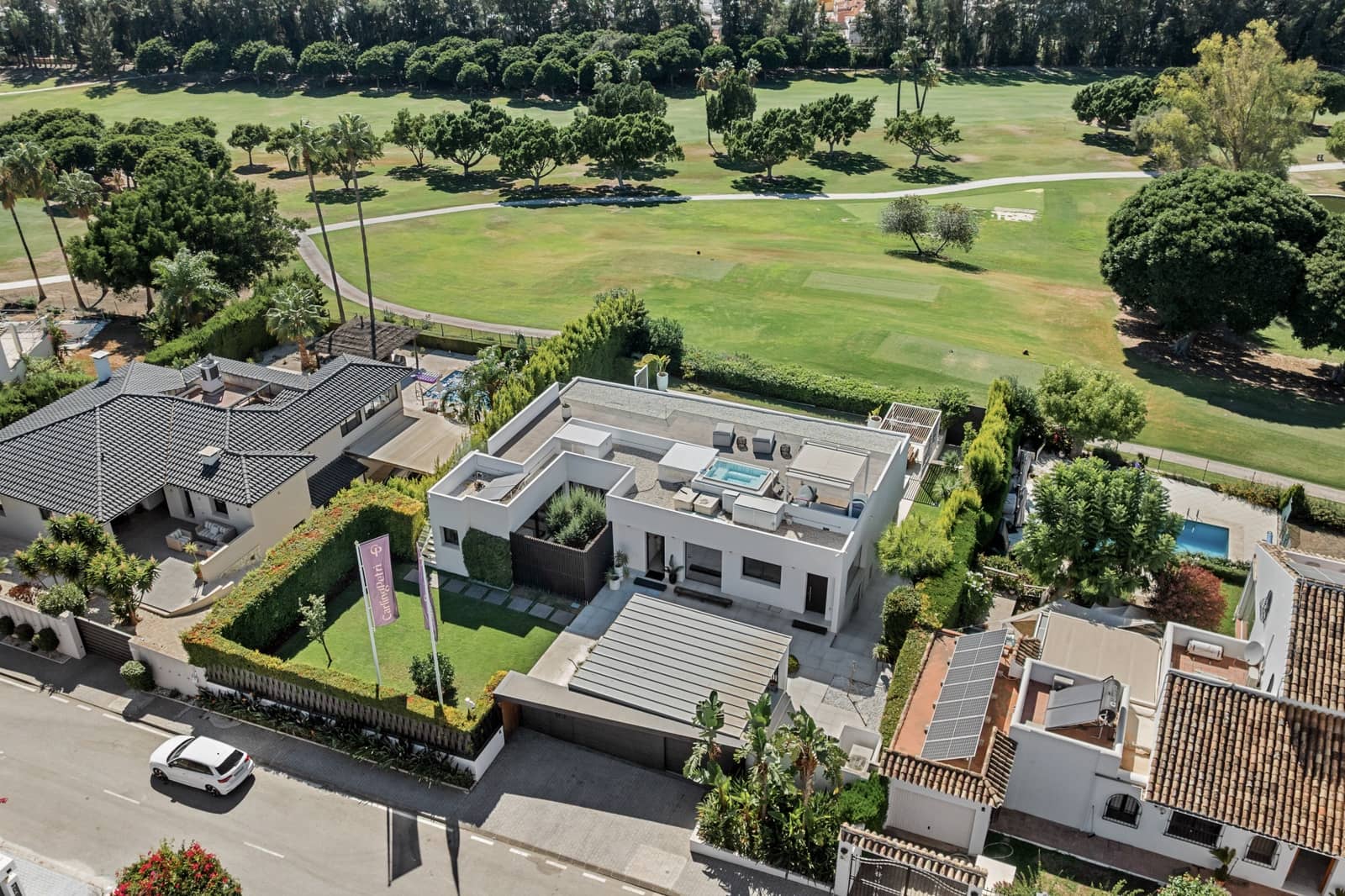 5 makuuhuone Huvila myytävänä paikassa Nueva Andalucia mukana uima-altaan 
autotalli - 4 500 000 € (Ref: 10077703)