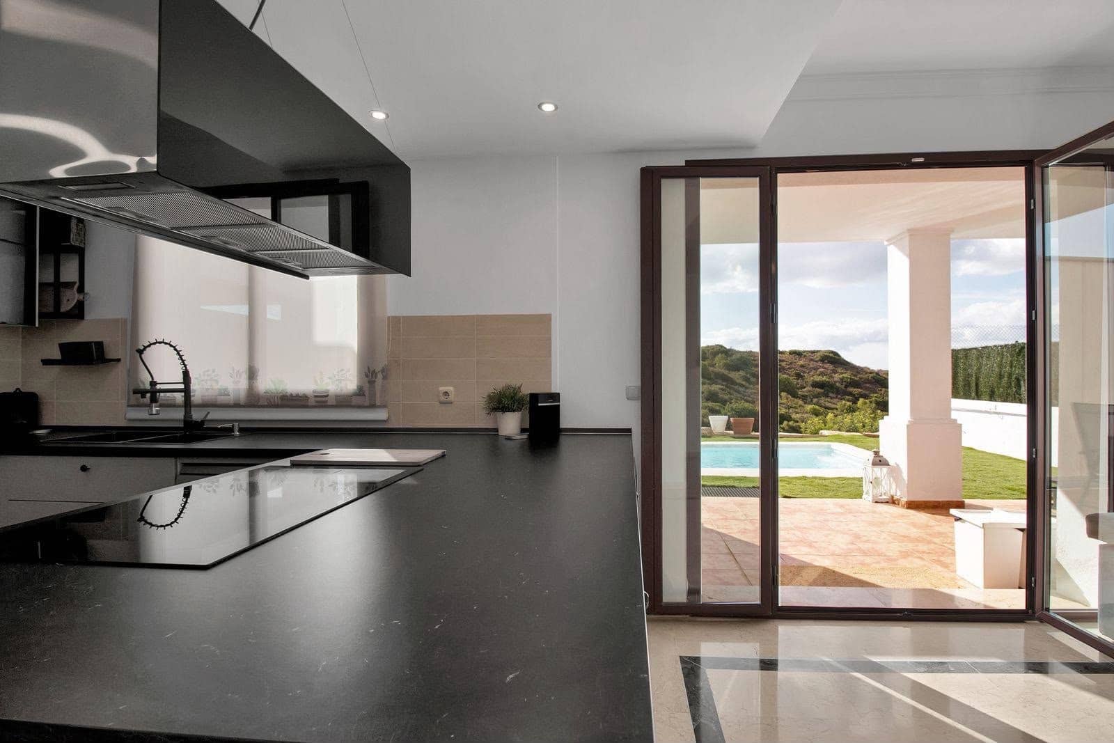 3 soveværelse Byhus til salg i Casares med swimmingpool garage - € 525.000 (Ref: 10097654)