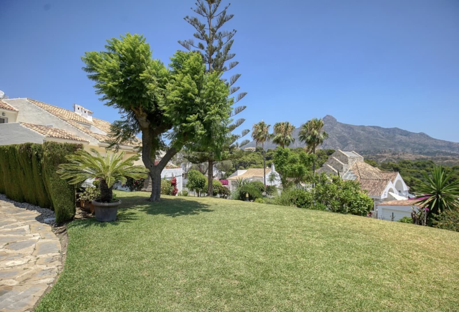 4 slaapkamer Huis te koop in Nueva Andalucia met zwembad - € 980.000 (Ref: 10099749)
