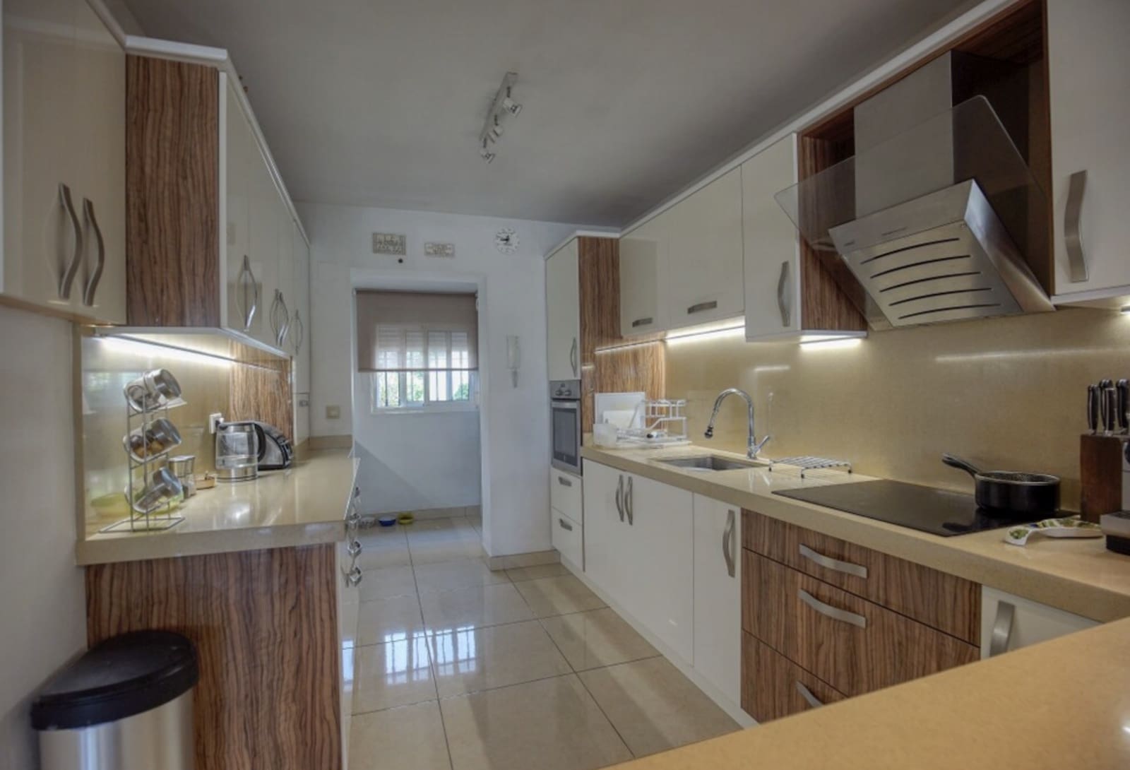 4 slaapkamer Huis te koop in Nueva Andalucia met zwembad - € 980.000 (Ref: 10099749)