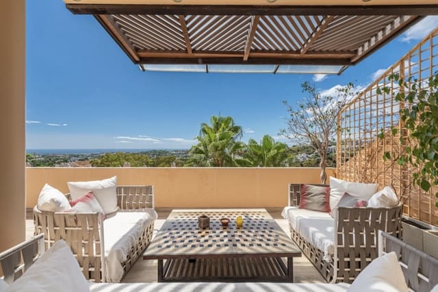 2 sypialnia Penthouse na sprzedaż w Los Naranjos, Marbella z basenem garażem - 950 000 € (Ref: 10099750)