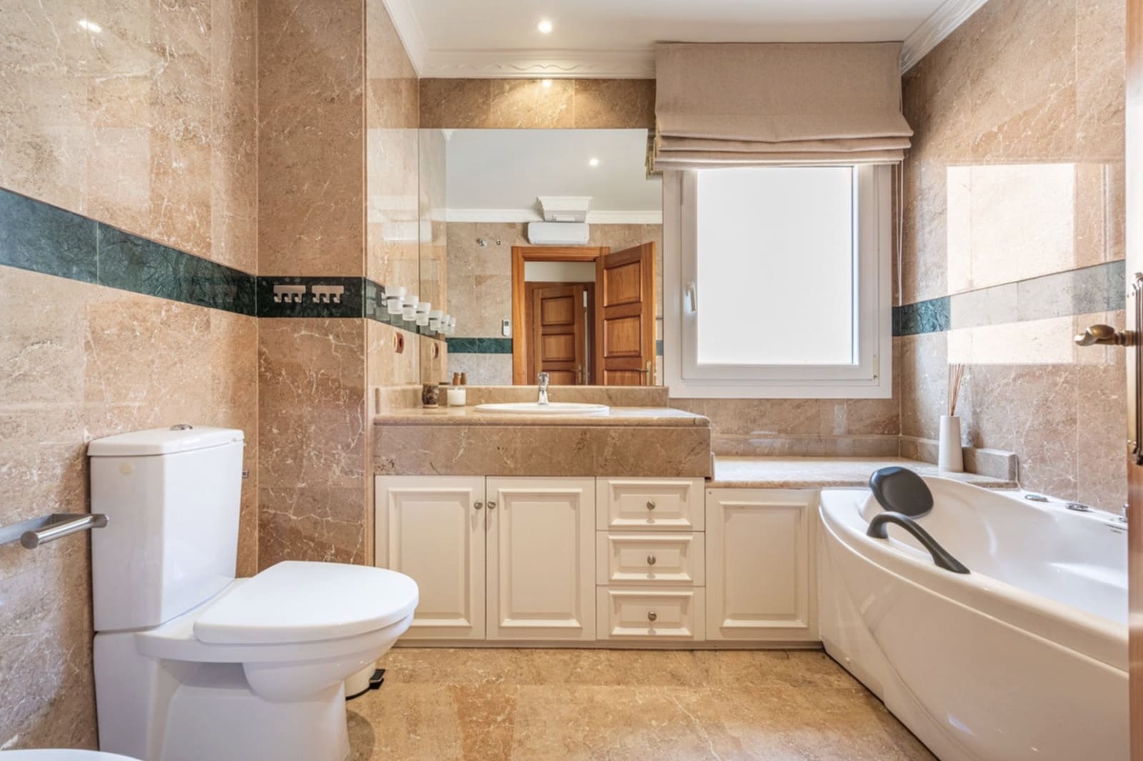 2 sypialnia Penthouse na sprzedaż w Nueva Andalucia z basenem garażem - 950 000 € (Ref: 10099750)