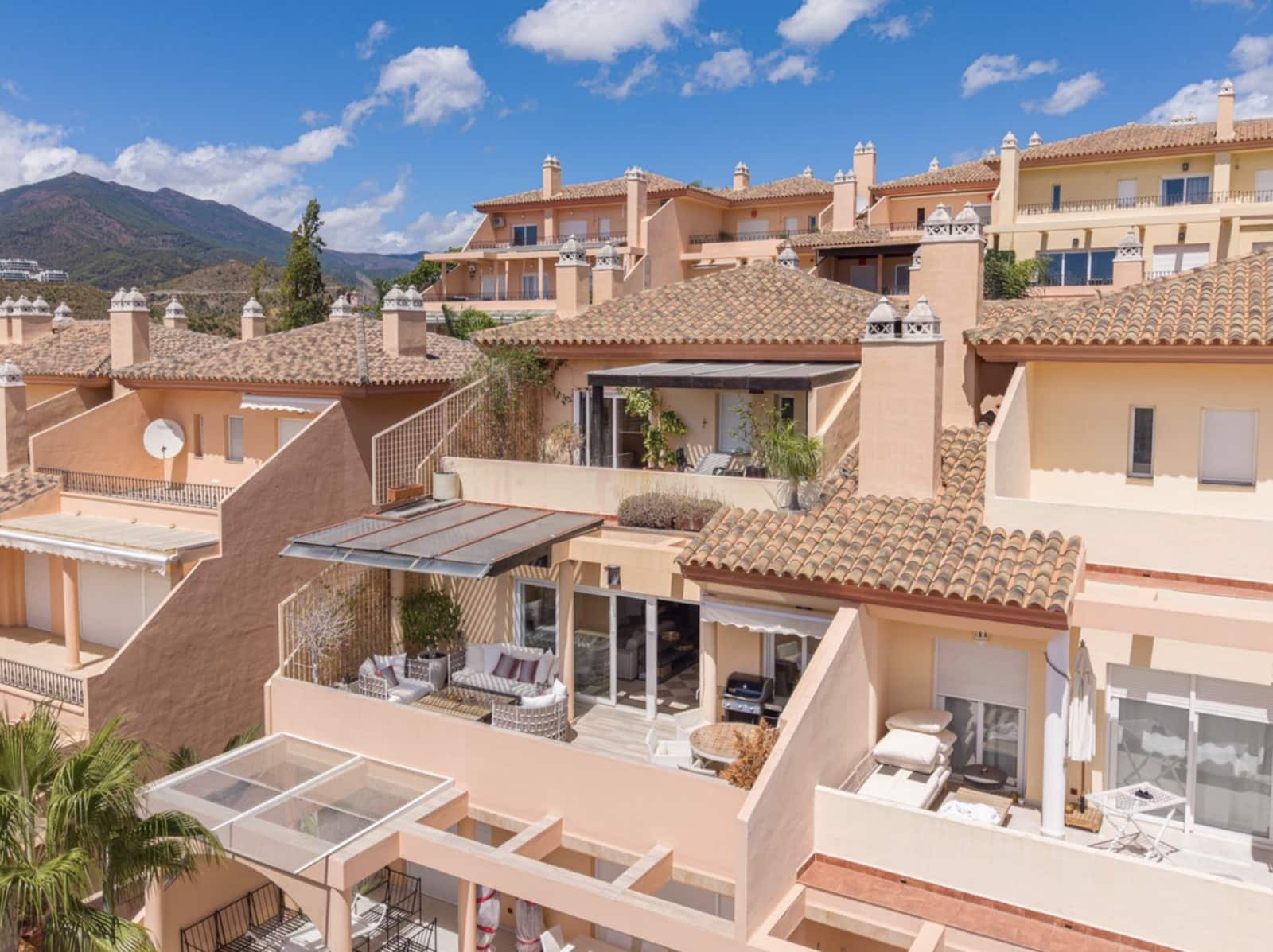 2 sypialnia Penthouse na sprzedaż w Nueva Andalucia z basenem garażem - 950 000 € (Ref: 10099750)