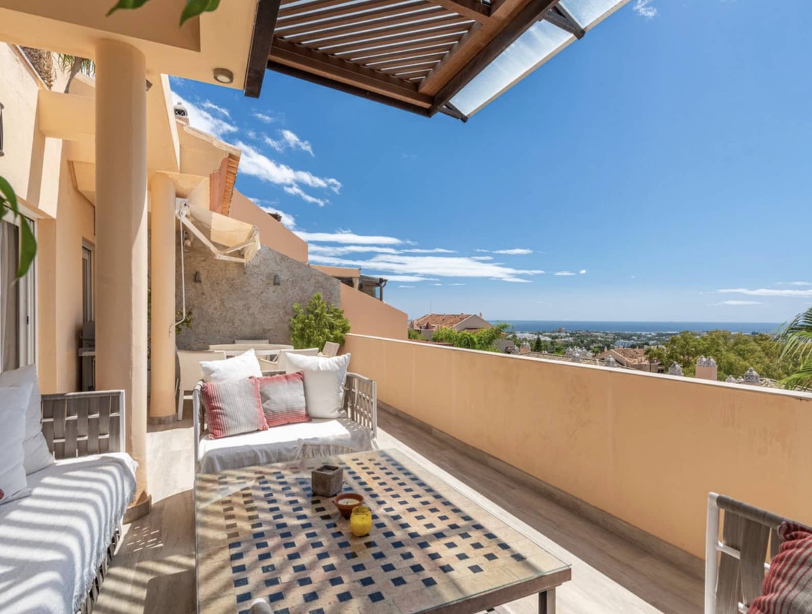 2 sypialnia Penthouse na sprzedaż w Nueva Andalucia z basenem garażem - 950 000 € (Ref: 10099750)