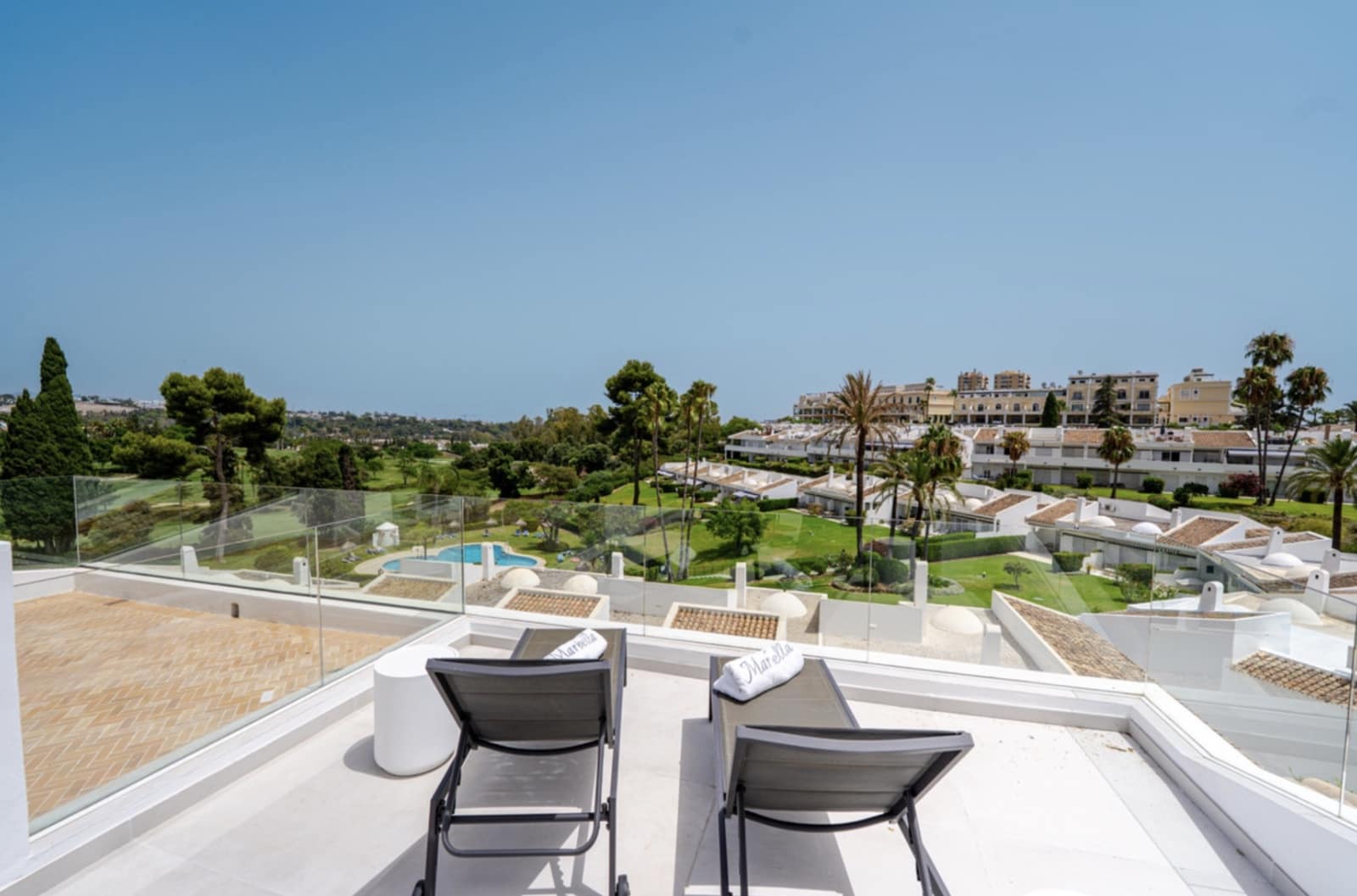 2 quarto Penthouse para venda em Nueva Andalucia com piscina garagem - 945 000 € (Ref: 10099751)