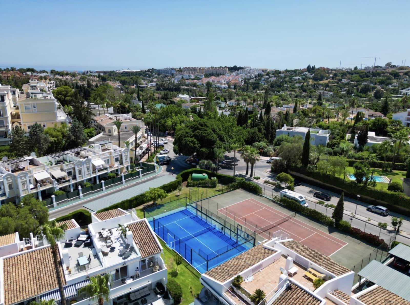 2 quarto Penthouse para venda em Nueva Andalucia com piscina garagem - 945 000 € (Ref: 10099751)
