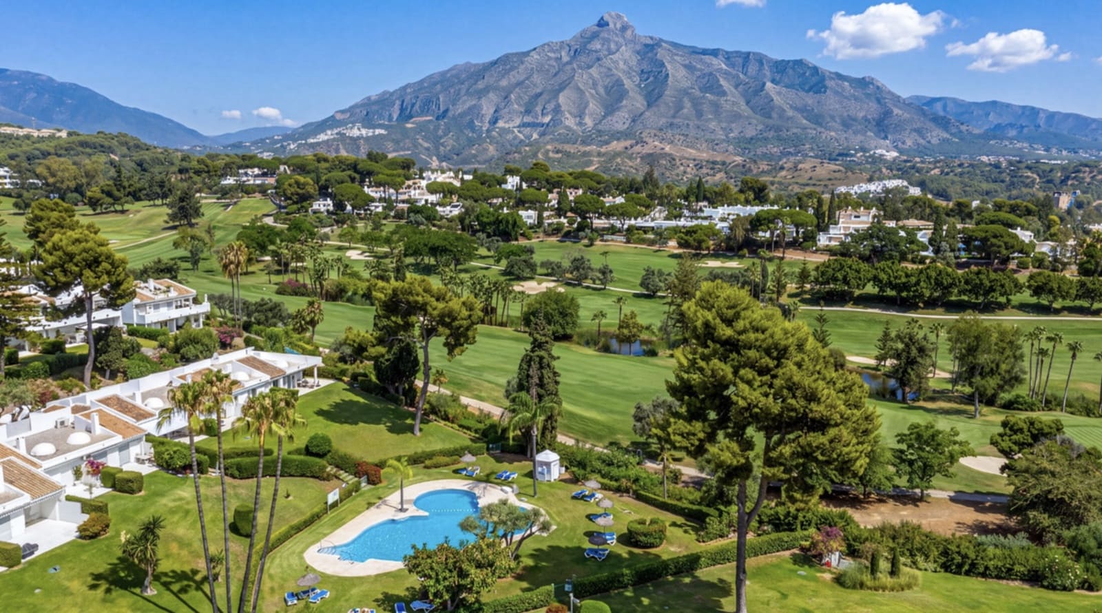 2 quarto Penthouse para venda em Nueva Andalucia com piscina garagem - 945 000 € (Ref: 10099751)
