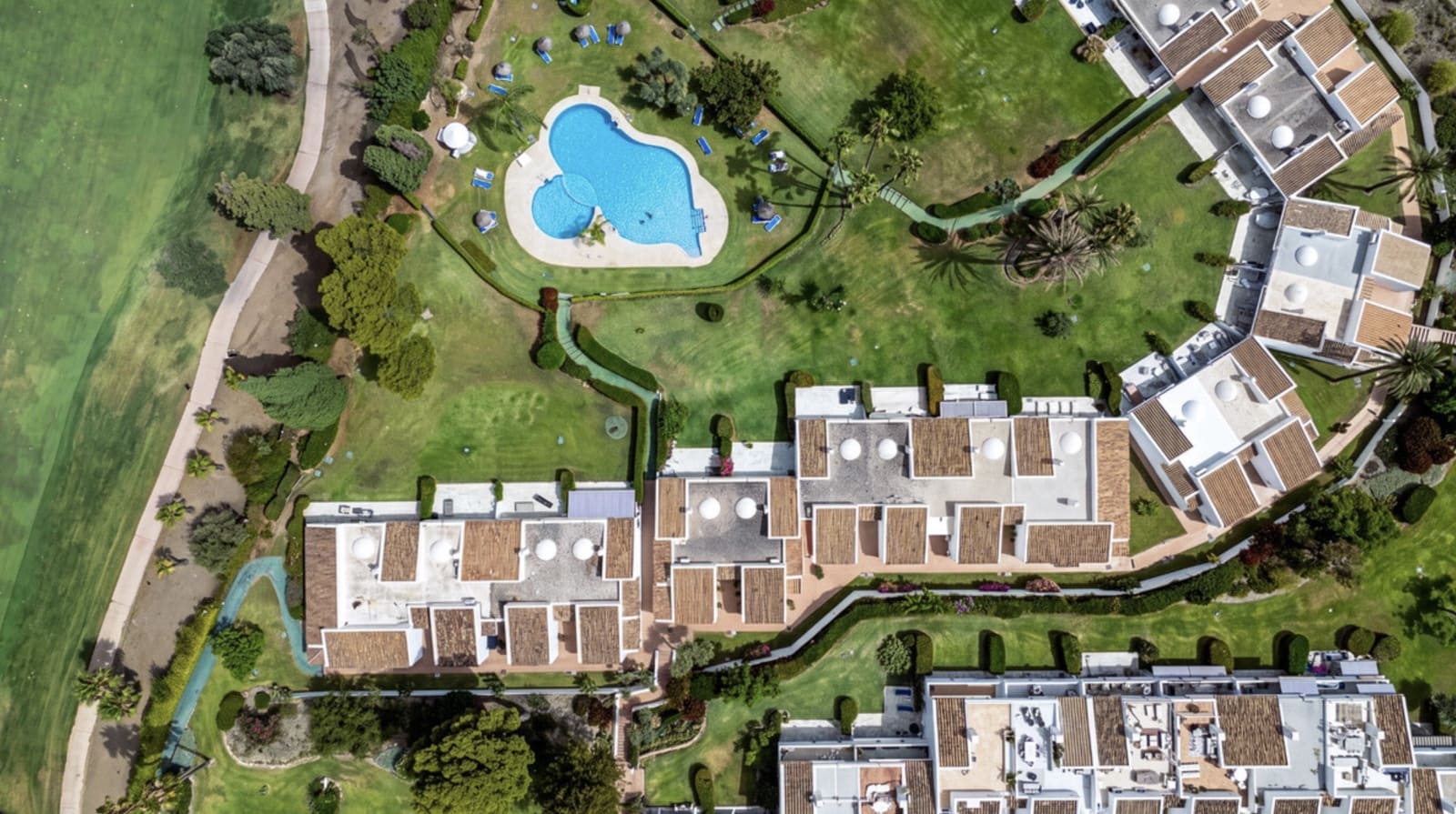 2 quarto Penthouse para venda em Nueva Andalucia com piscina garagem - 945 000 € (Ref: 10099751)
