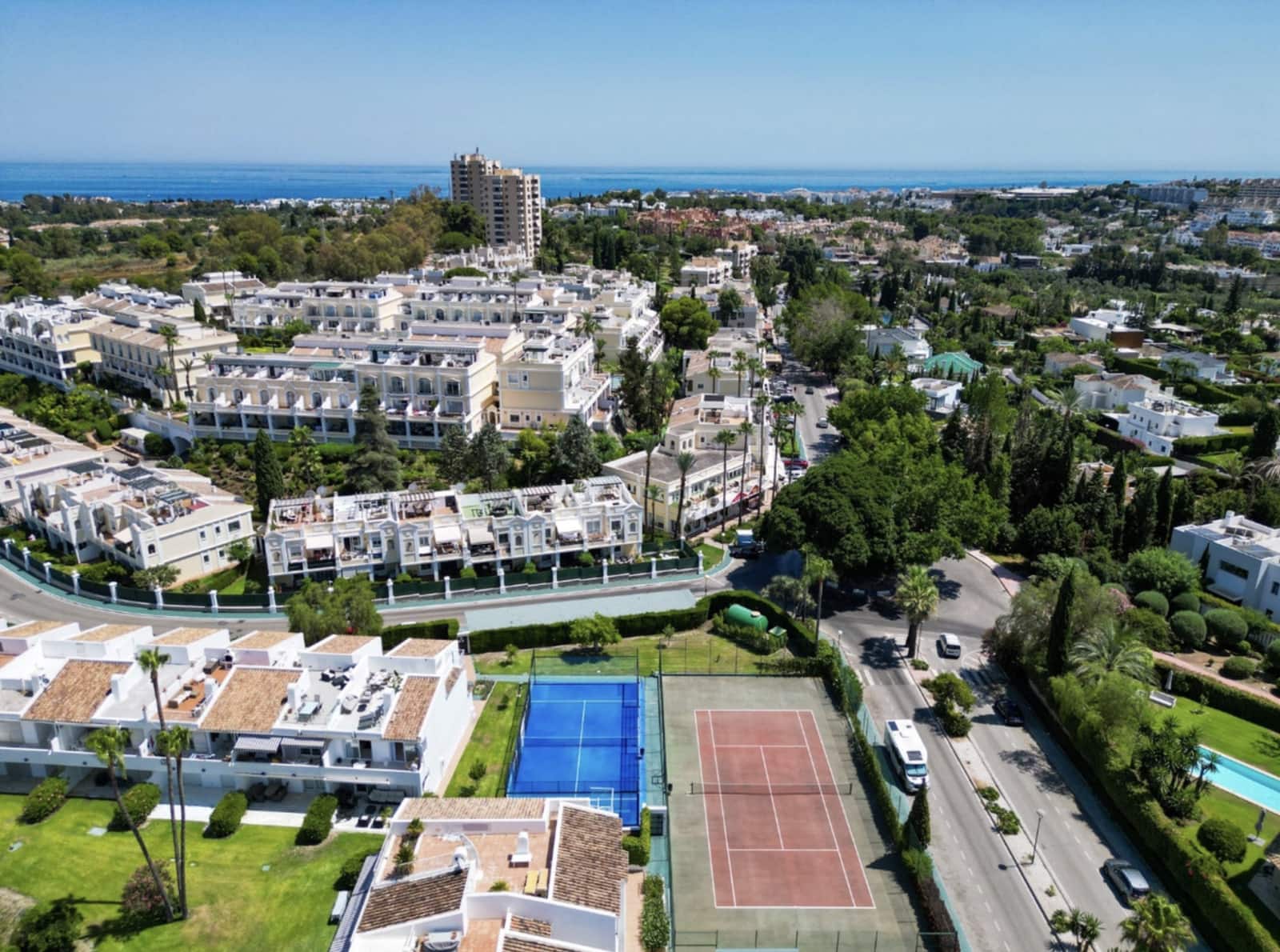 2 quarto Penthouse para venda em Nueva Andalucia com piscina garagem - 945 000 € (Ref: 10099751)