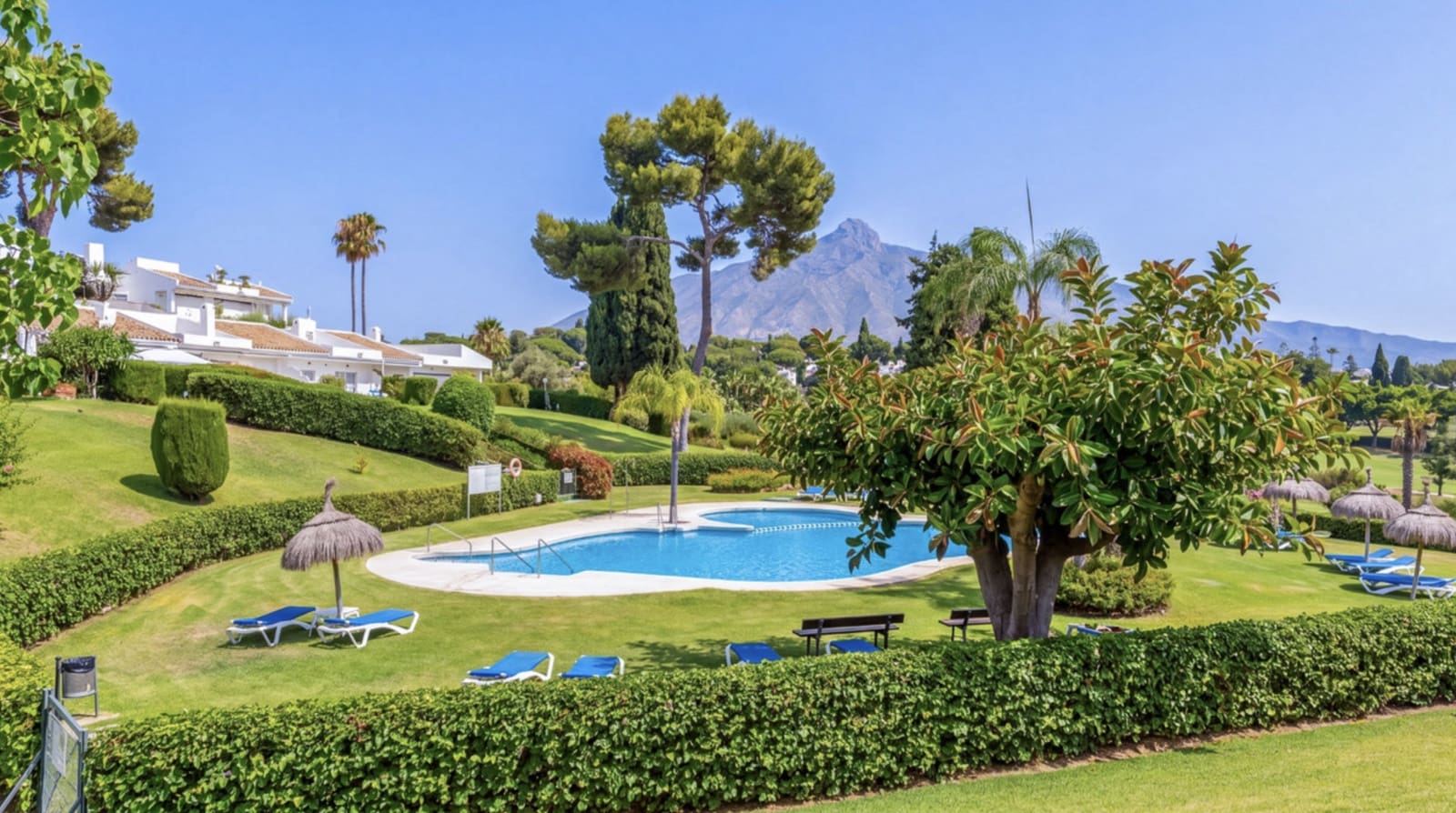 2 quarto Penthouse para venda em Nueva Andalucia com piscina garagem - 945 000 € (Ref: 10099751)