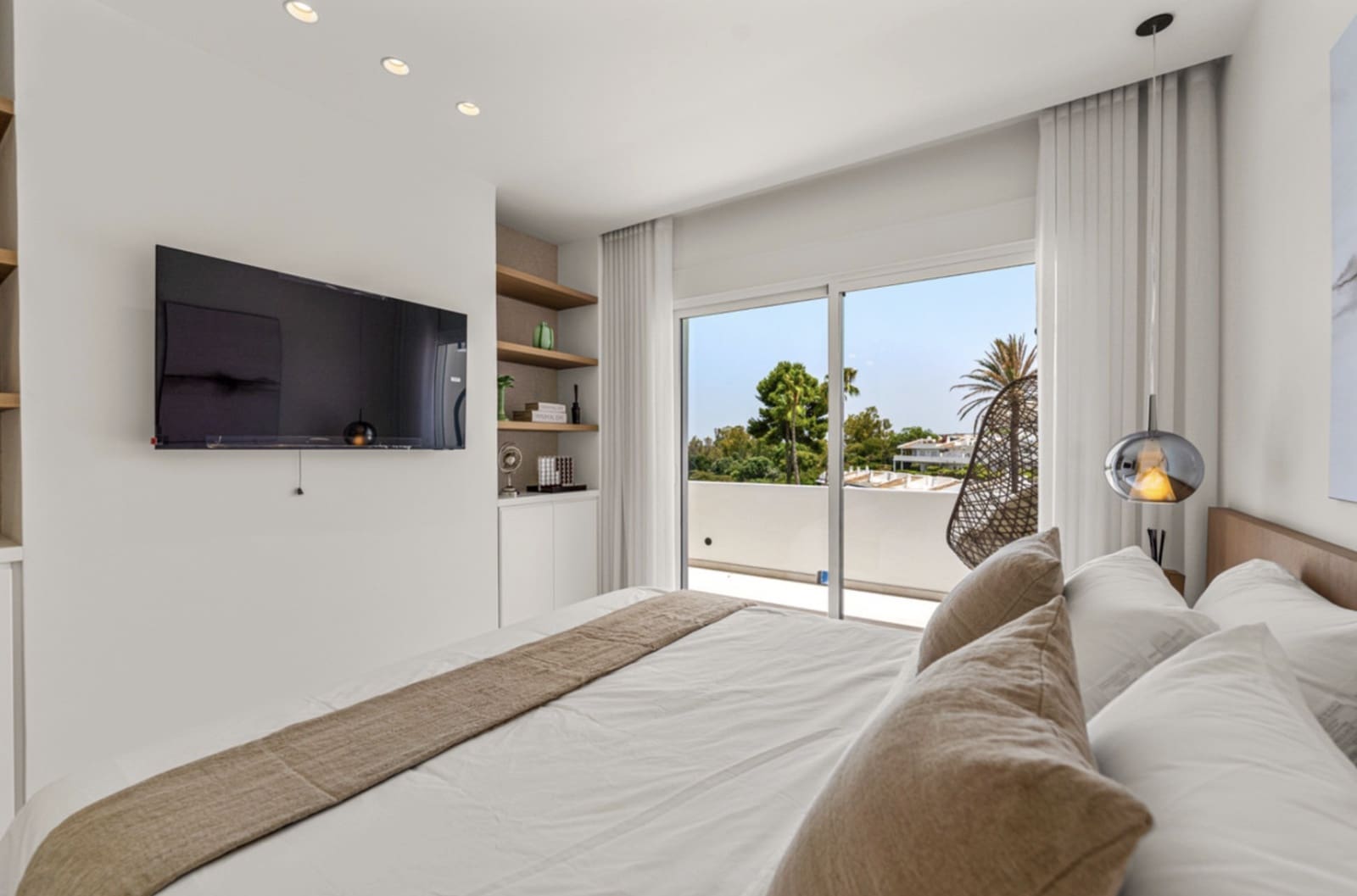 2 quarto Penthouse para venda em Nueva Andalucia com piscina garagem - 945 000 € (Ref: 10099751)