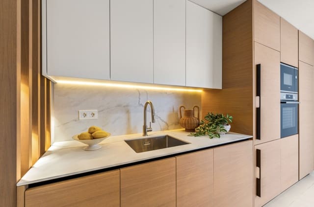 2 quarto Penthouse para venda em Las Brisas, Marbella - 945 000 € (Ref: 10099751)
