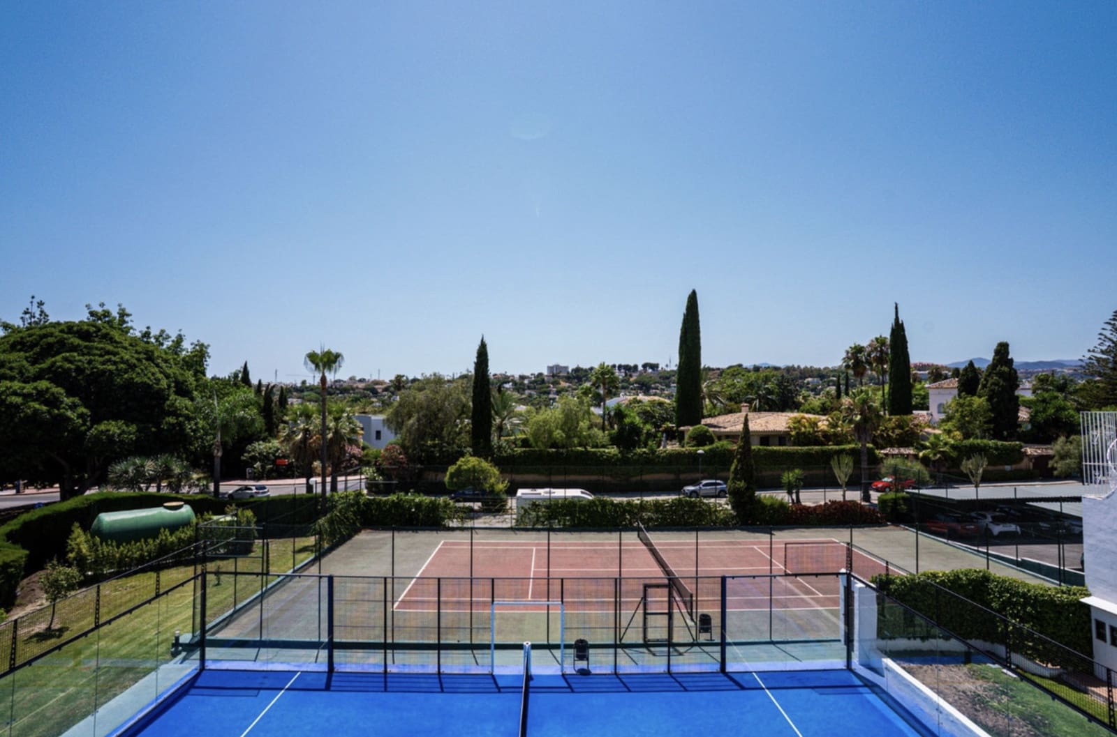 2 quarto Penthouse para venda em Nueva Andalucia com piscina garagem - 945 000 € (Ref: 10099751)