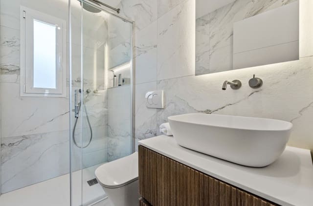 2 quarto Penthouse para venda em Las Brisas, Marbella - 945 000 € (Ref: 10099751)