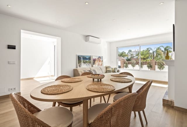 4 quarto Casa em Banda para venda em Nueva Alcántara, Marbella com garagem - 1 050 000 € (Ref: 10101879)