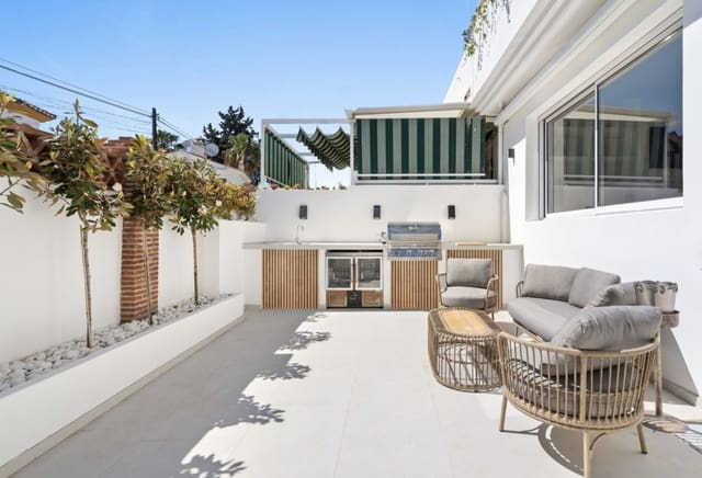 4 quarto Casa em Banda para venda em Nueva Alcántara, Marbella com garagem - 1 050 000 € (Ref: 10101879)