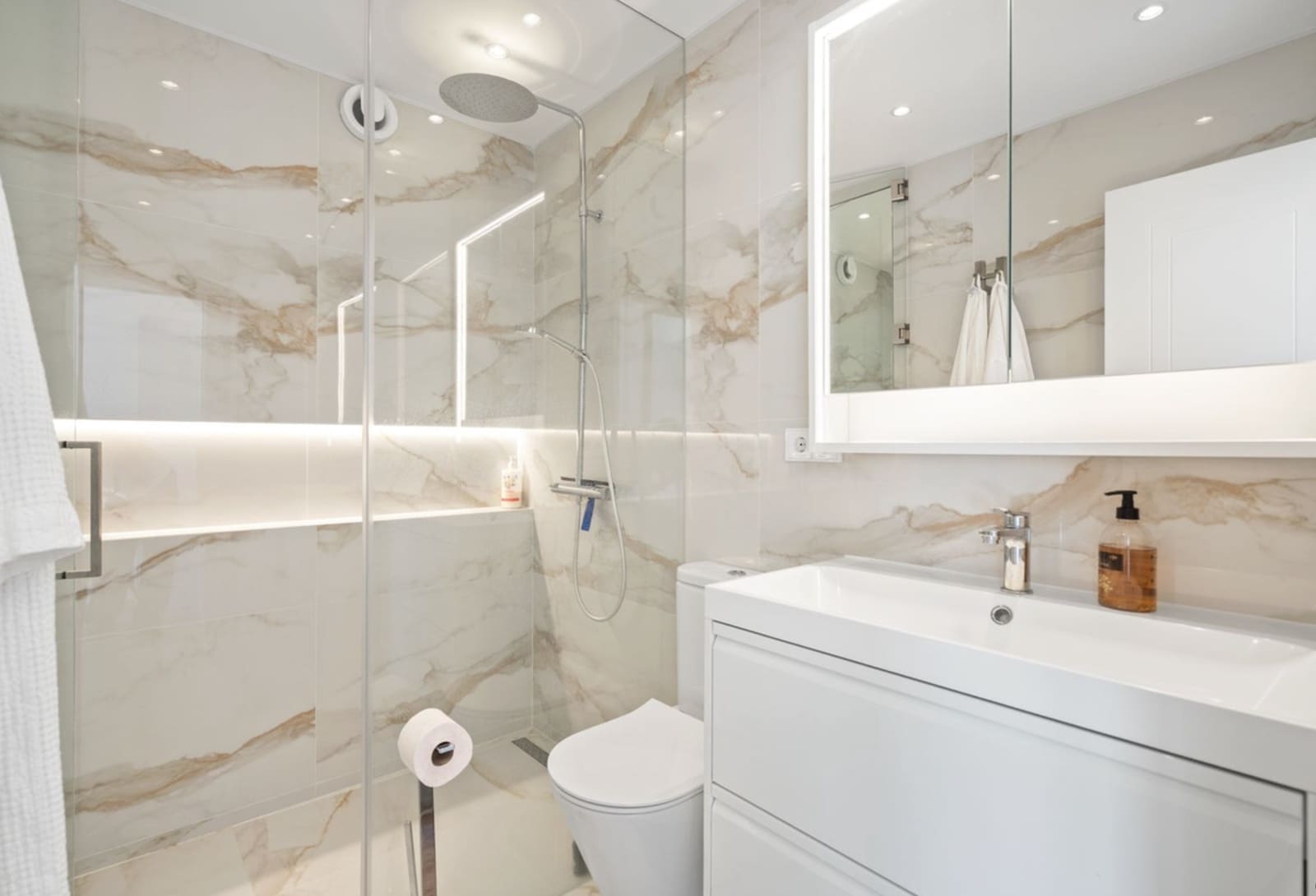 4 quarto Casa em Banda para venda em San Pedro de Alcantara com garagem - 1 050 000 € (Ref: 10101879)