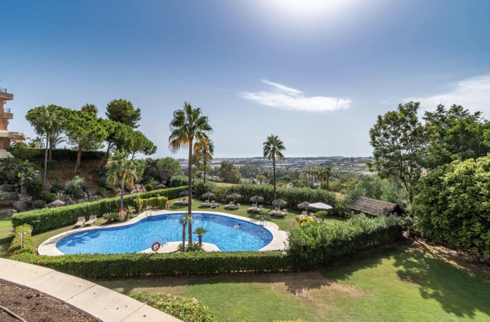 3 chambre Appartement à vendre à Nueva Andalucia avec piscine garage - 1 295 000 € (Ref: 10101880)