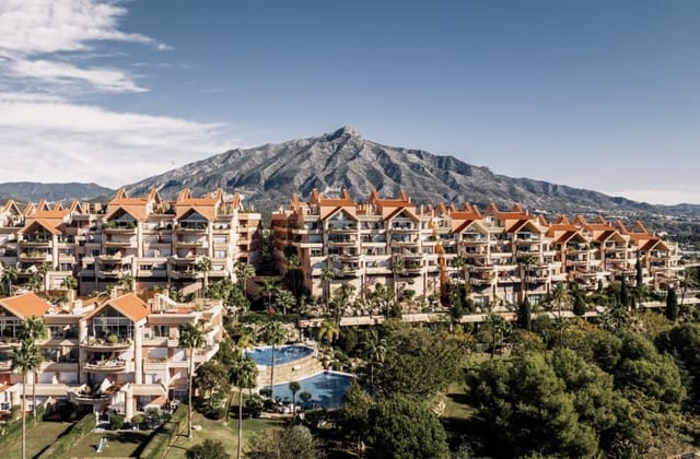 3 chambre Appartement à vendre à Los Naranjos, Marbella avec piscine garage - 1 295 000 € (Ref: 10101880)