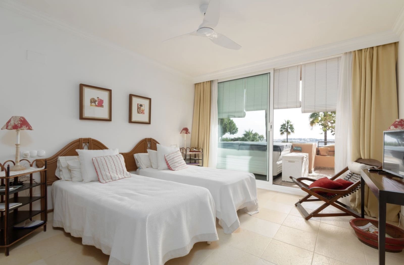 3 chambre Appartement à vendre à Nueva Andalucia avec piscine garage - 1 295 000 € (Ref: 10101880)