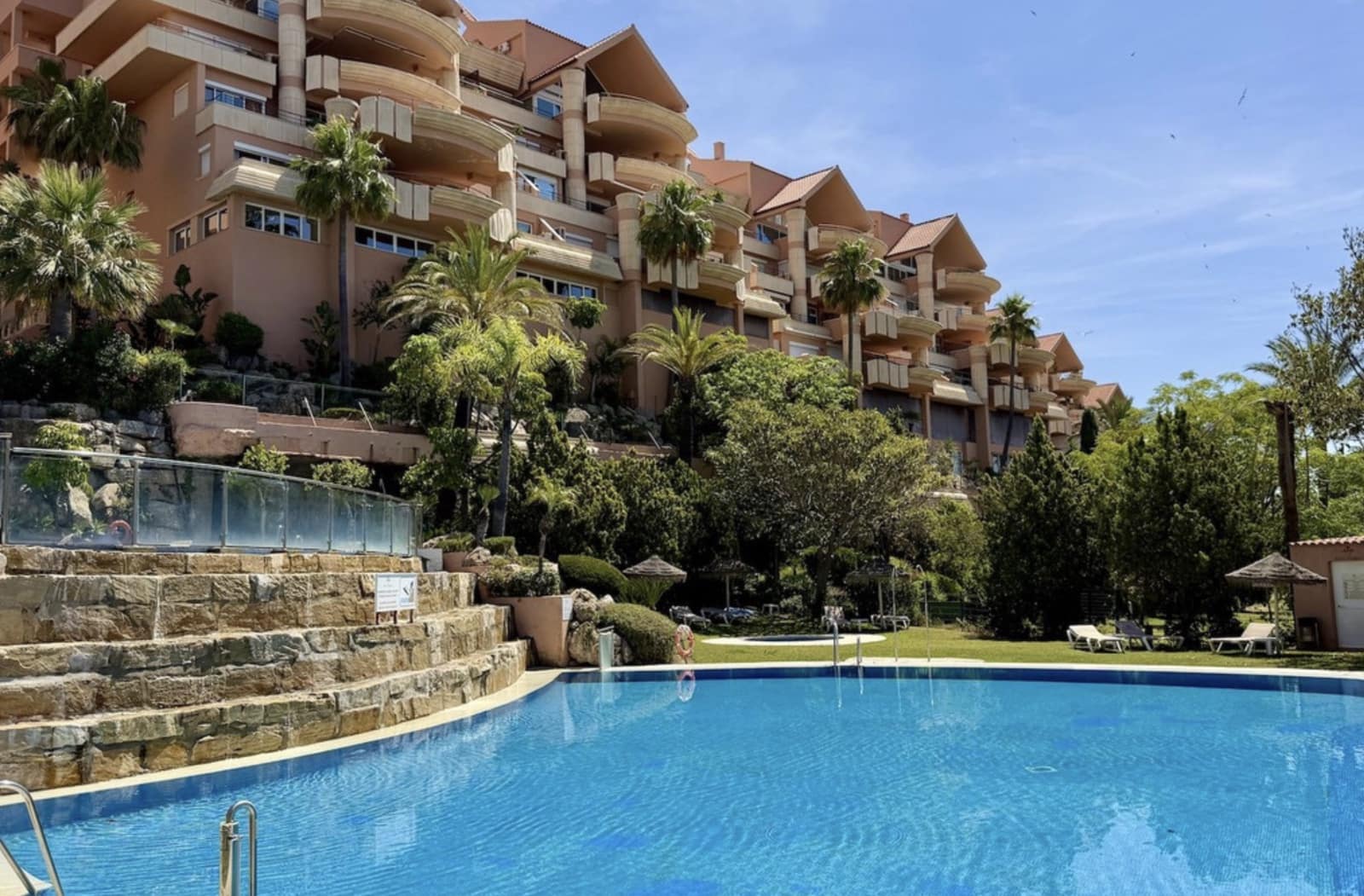 3 chambre Appartement à vendre à Nueva Andalucia avec piscine garage - 1 295 000 € (Ref: 10101880)