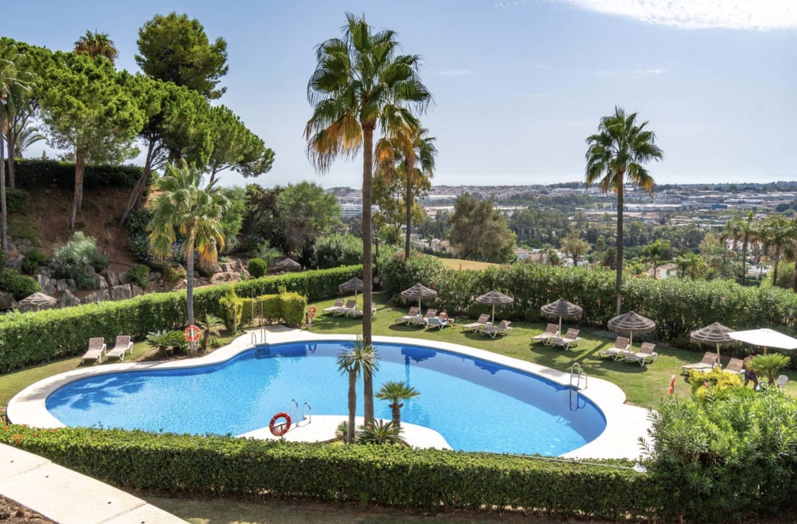 3 chambre Appartement à vendre à Nueva Andalucia avec piscine garage - 1 295 000 € (Ref: 10101880)