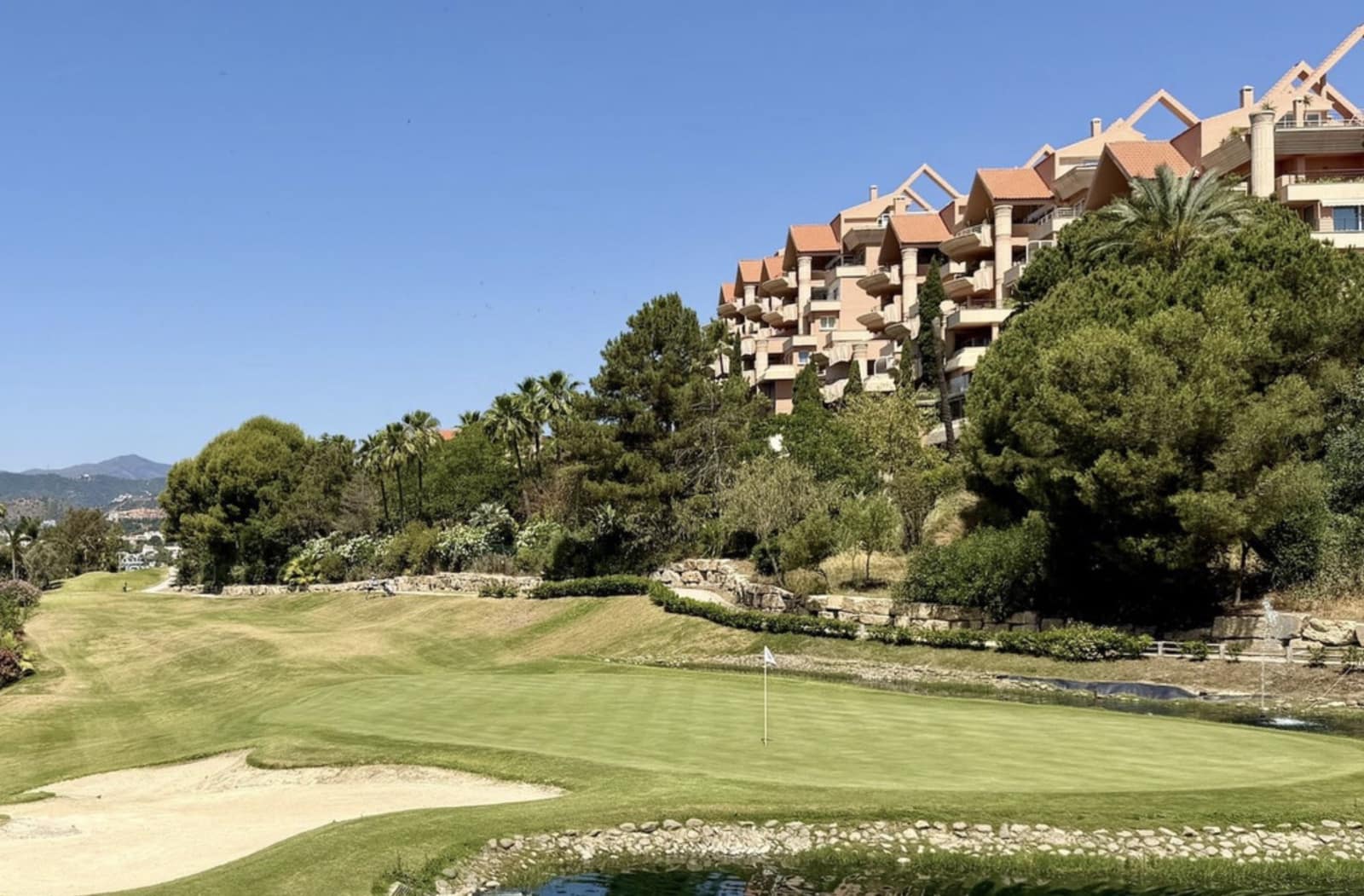 3 chambre Appartement à vendre à Nueva Andalucia avec piscine garage - 1 295 000 € (Ref: 10101880)