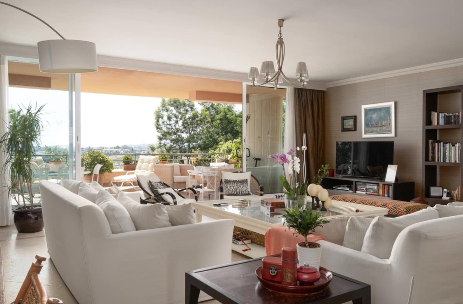 3 chambre Appartement à vendre à Nueva Andalucia avec piscine garage - 1 295 000 € (Ref: 10101880)