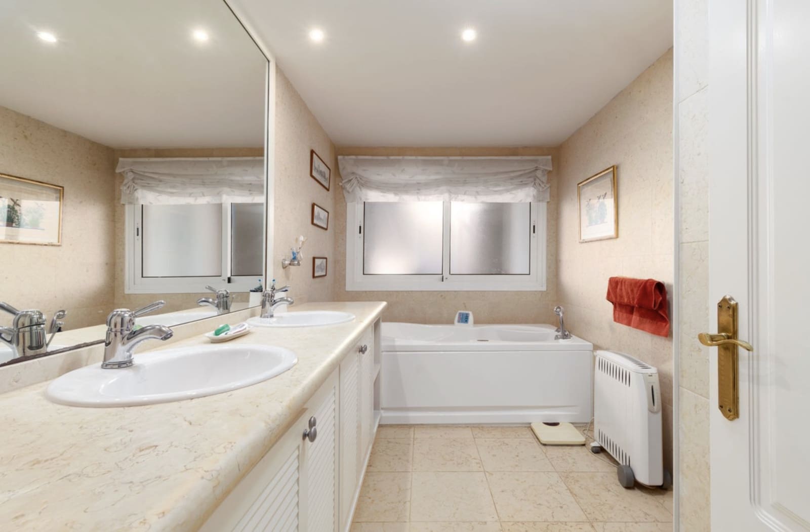 3 chambre Appartement à vendre à Nueva Andalucia avec piscine garage - 1 295 000 € (Ref: 10101880)