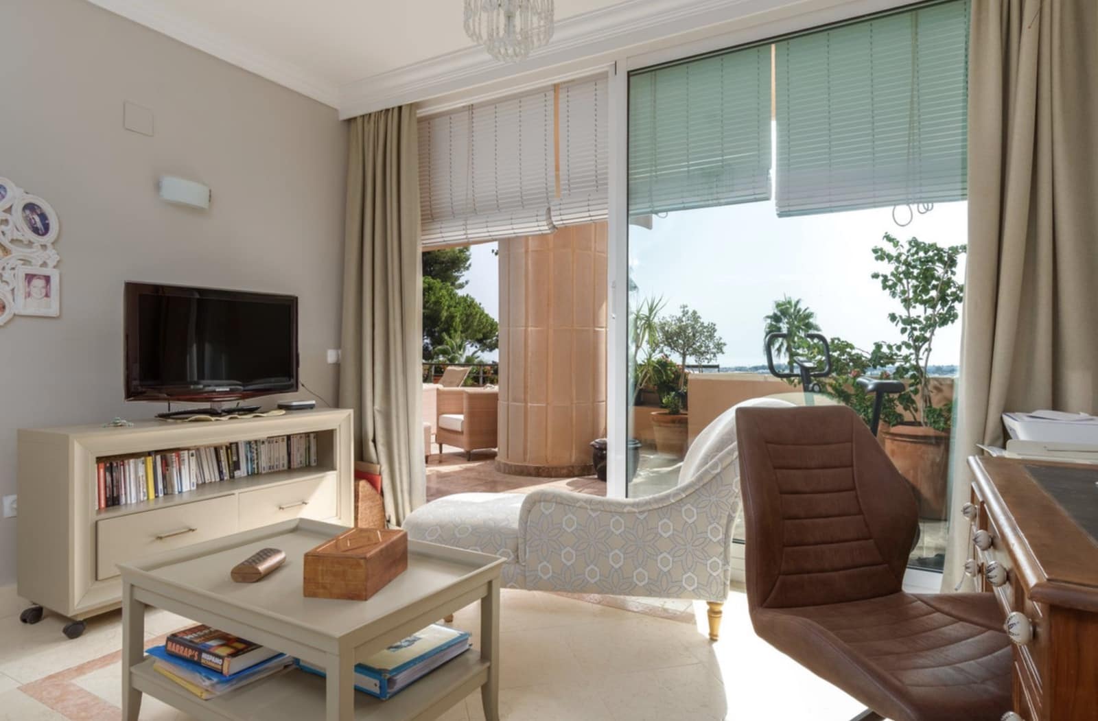 3 chambre Appartement à vendre à Nueva Andalucia avec piscine garage - 1 295 000 € (Ref: 10101880)