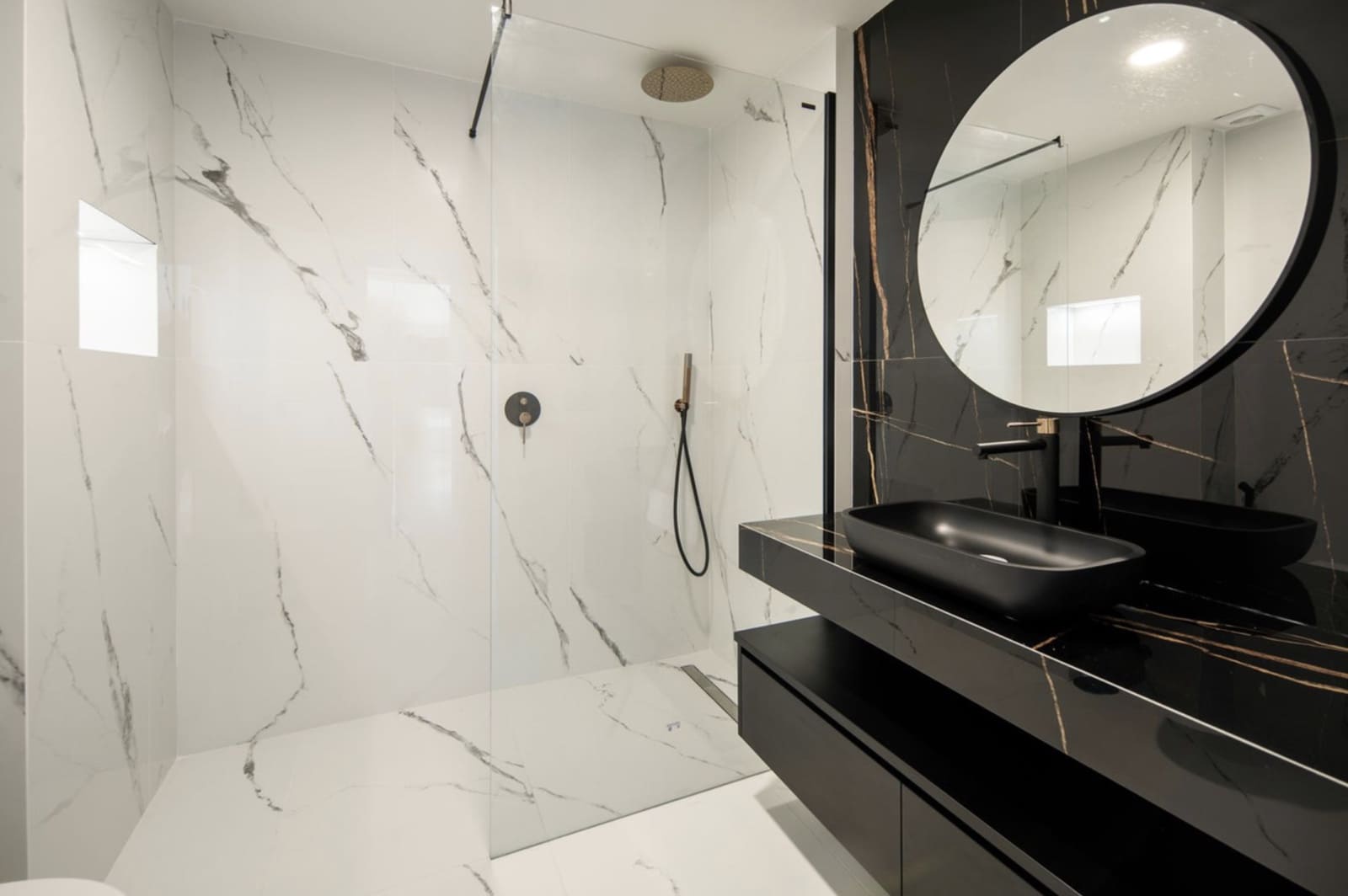 3 quarto Apartamento para venda em Nueva Andalucia com piscina garagem - 1 090 000 € (Ref: 10101881)