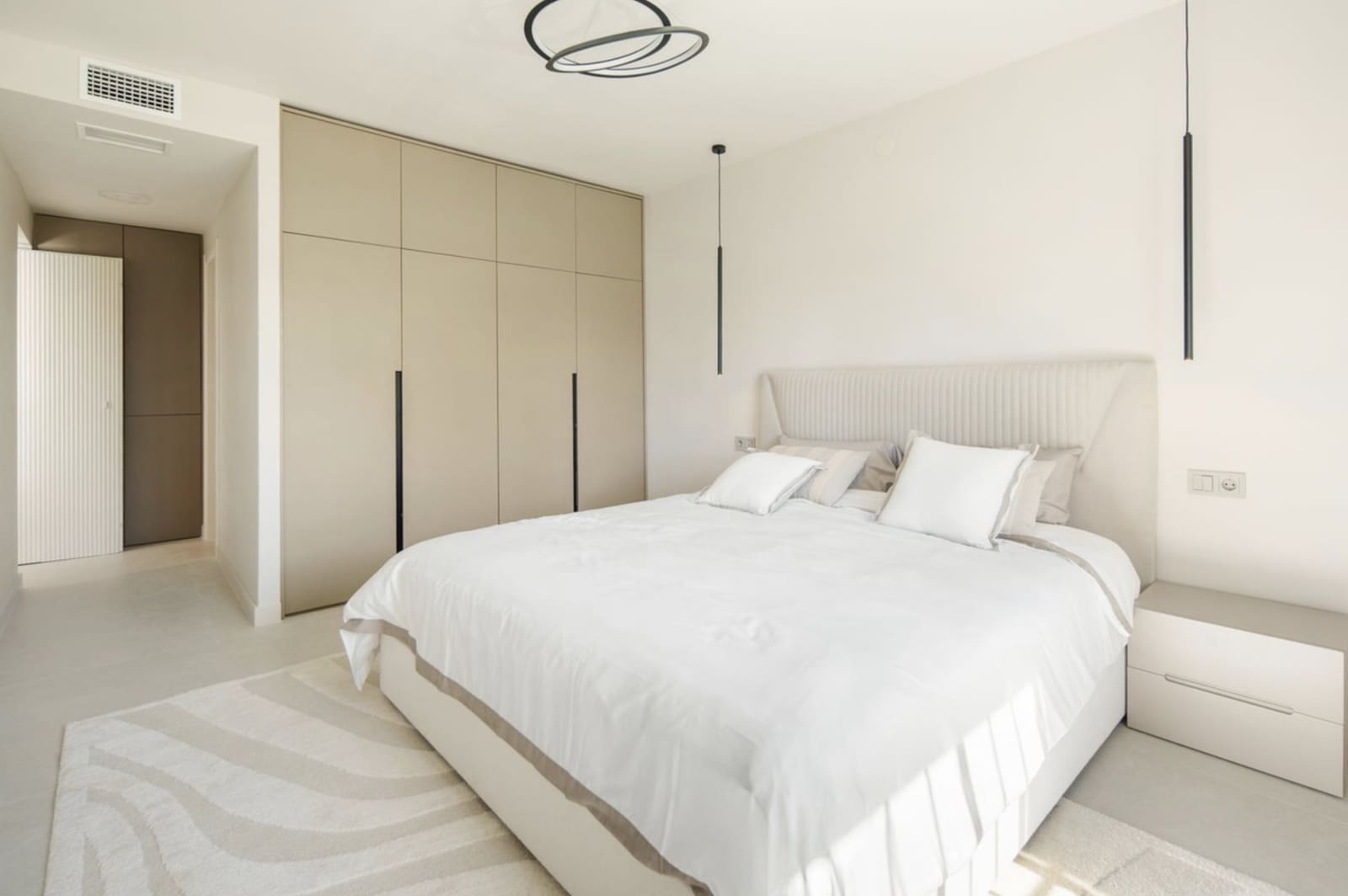 3 quarto Apartamento para venda em Nueva Andalucia com piscina garagem - 1 090 000 € (Ref: 10101881)