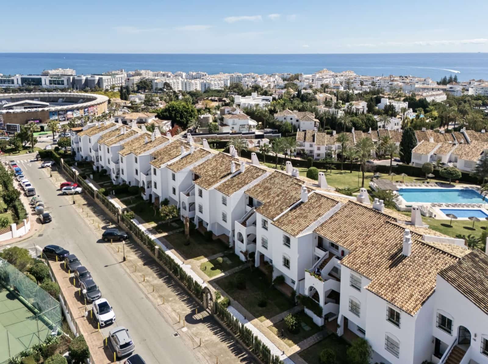 3 quarto Apartamento para venda em Nueva Andalucia com piscina garagem - 1 090 000 € (Ref: 10101881)