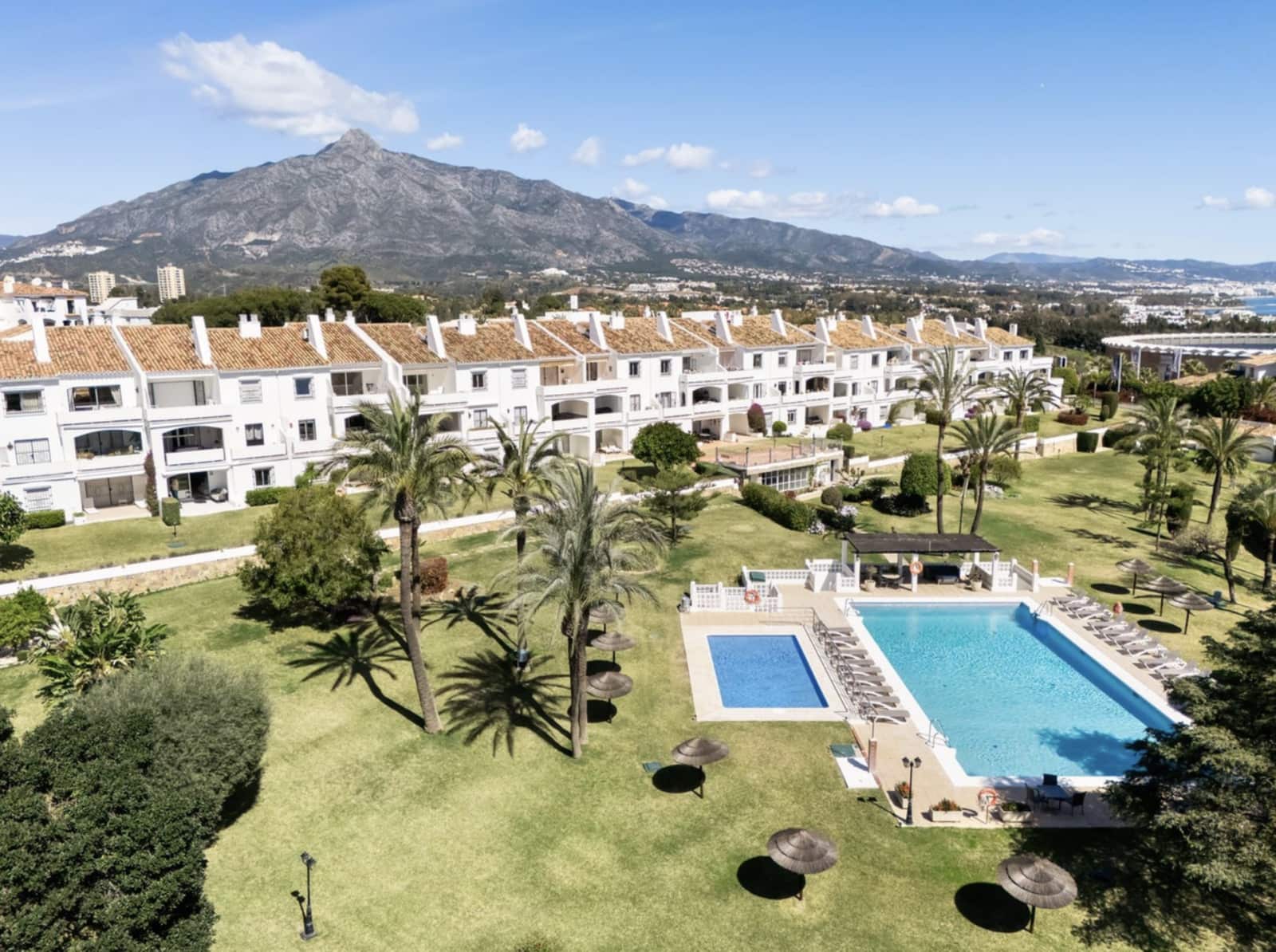 3 quarto Apartamento para venda em Nueva Andalucia com piscina garagem - 1 090 000 € (Ref: 10101881)